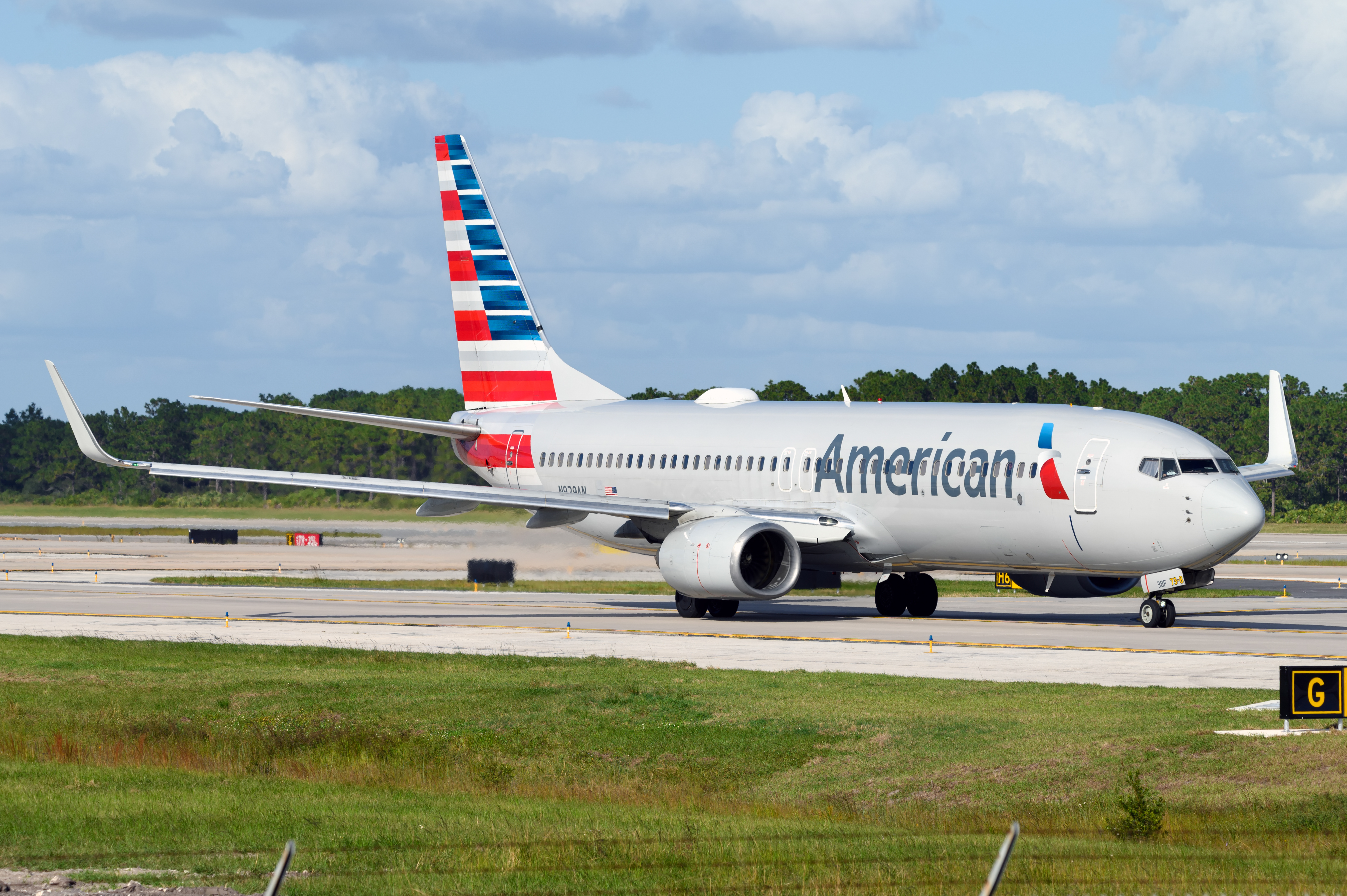 Full size: American Airlines Boeing 737-800 N929AN at Orlando International Airport