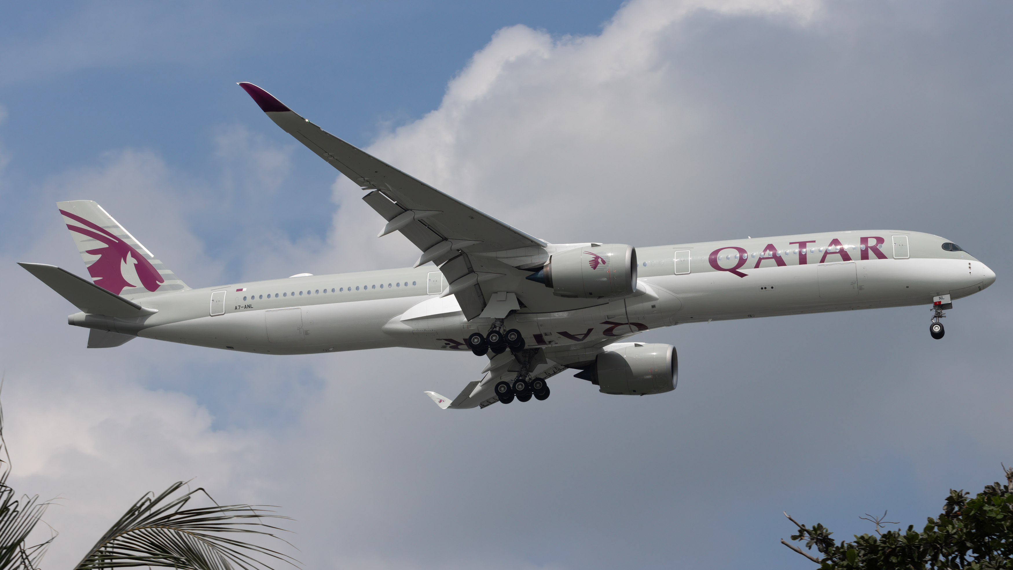 Full size: Qatar Airways Airbus A350-1000 A7-ANL at Singapore-Changi Airport
