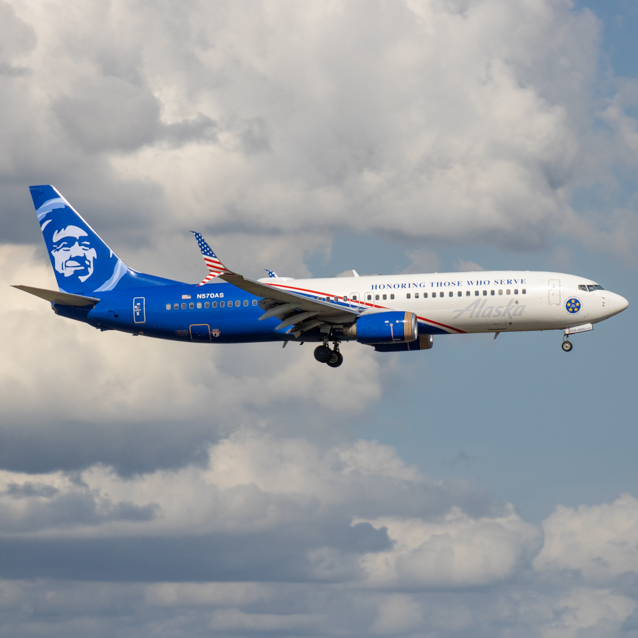 Full size: Alaska Airlines Boeing 737-800 N570AS at Orlando International Airport