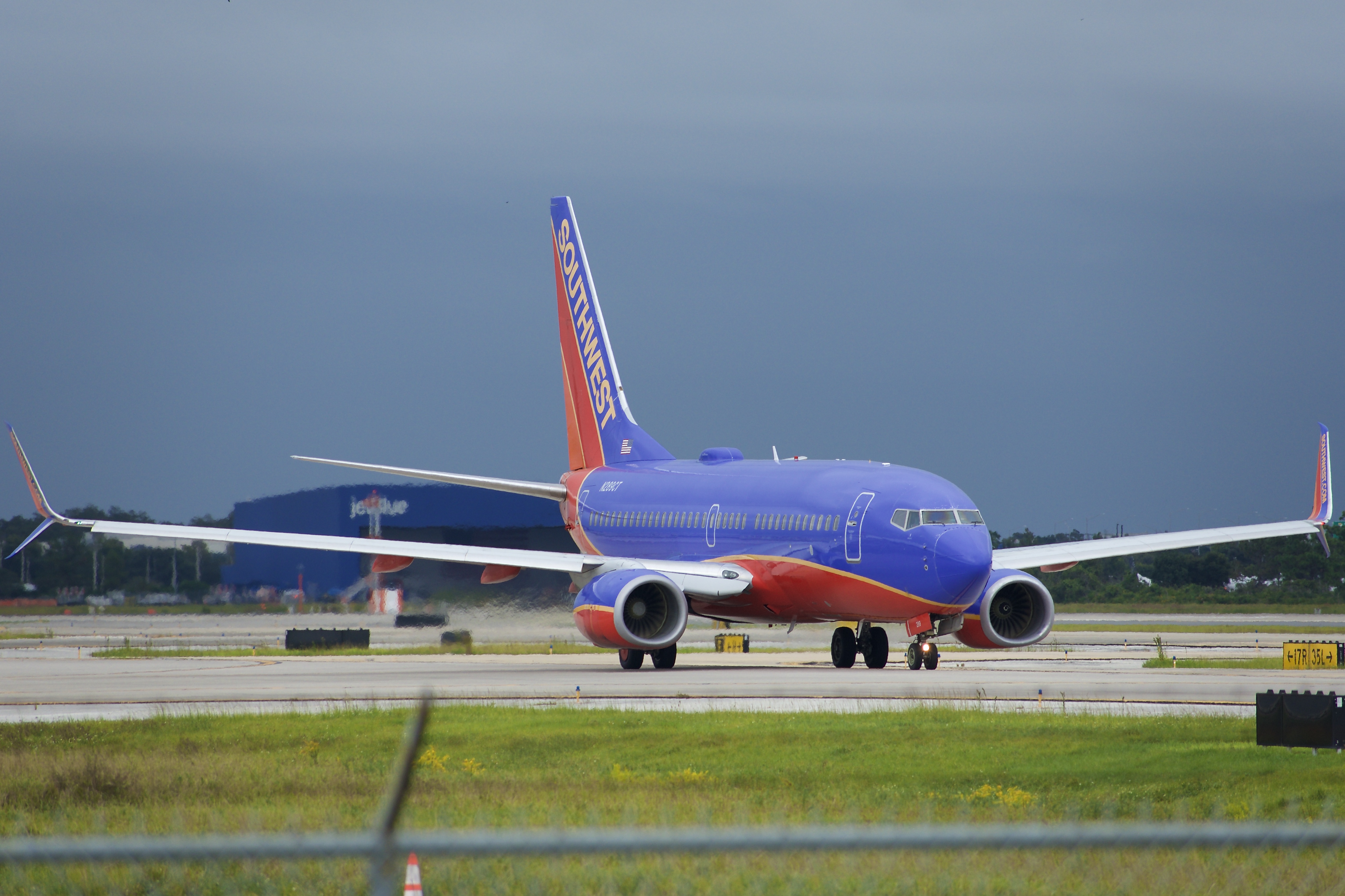 Full size: Southwest Airlines Boeing 737-800 N289CT at Orlando International Airport