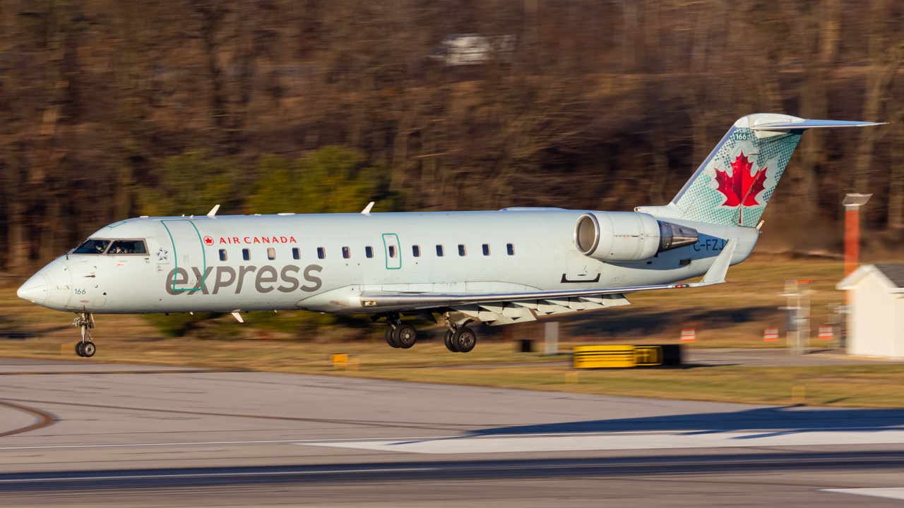Full size: Air Canada Express Mitsubishi CRJ-200 C-FZJA at John Glenn Columbus International Airport