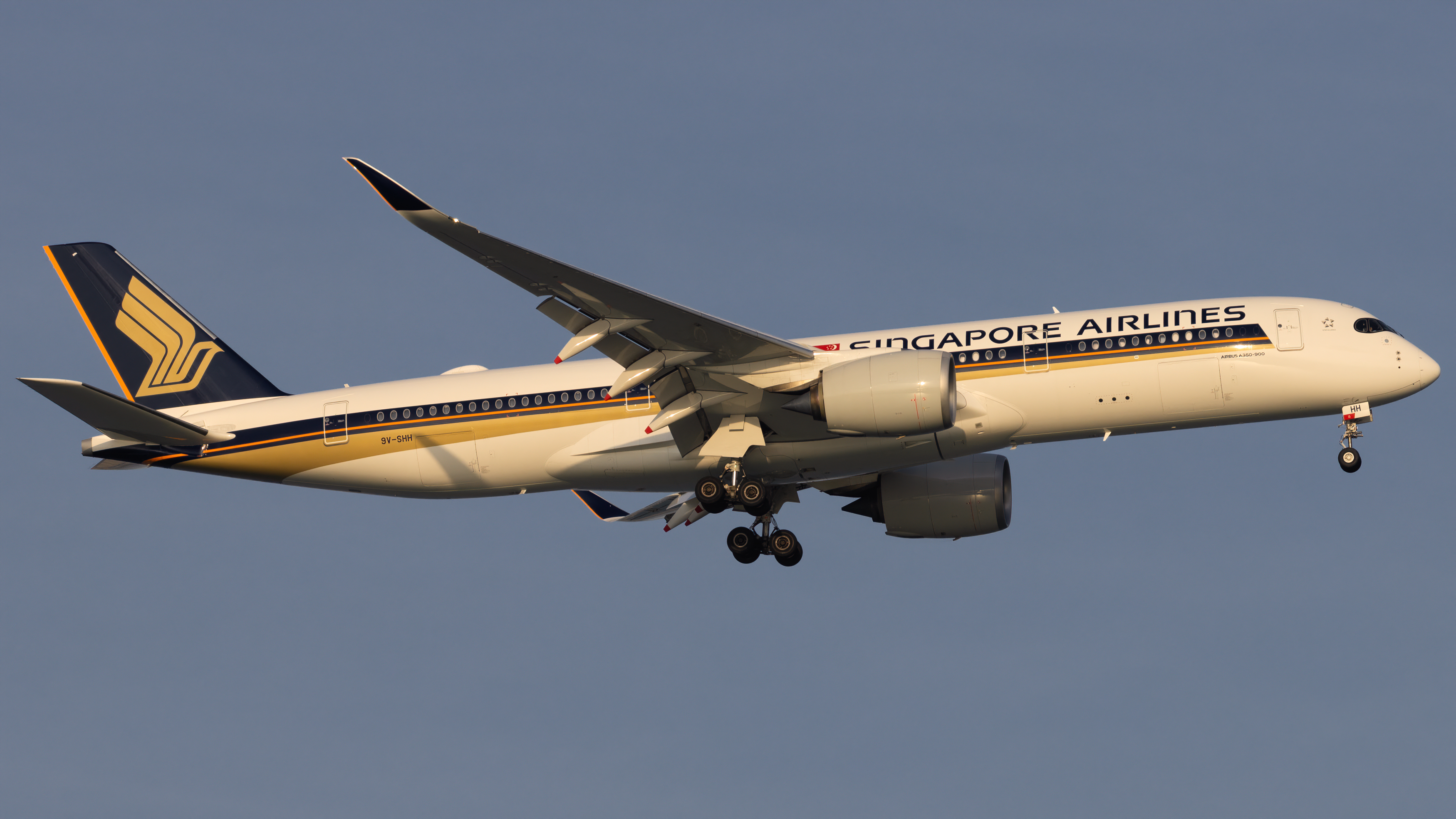 Full size: Singapore Airlines Airbus A350-900 9V-SHH at Singapore-Changi Airport