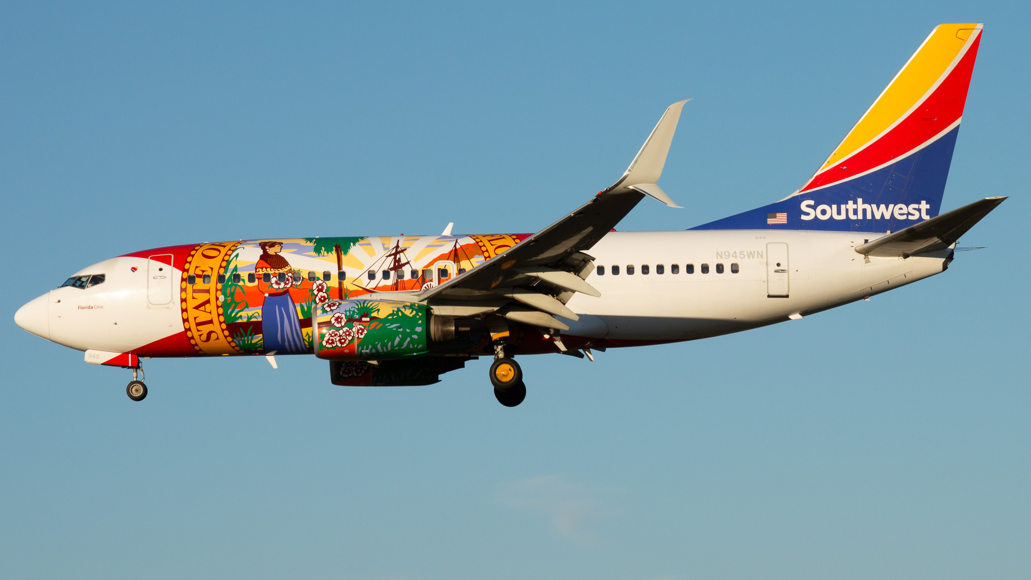 Full size: Southwest Airlines  Boeing 737-700 N945WN at Baltimore/Washington International Thurgood Marshall Airport
