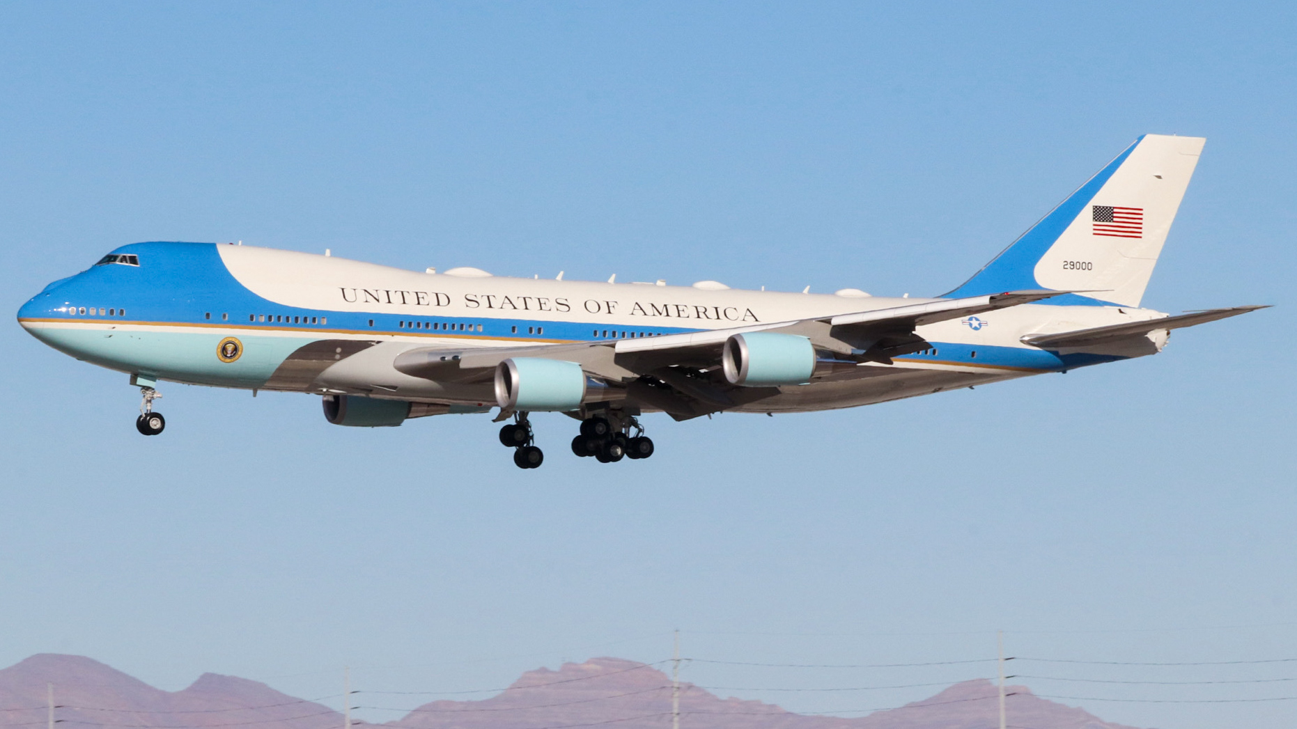 Full size: USAF - United States Air Force Boeing VC-25A 92-9000 at Harry Reid International Airport
