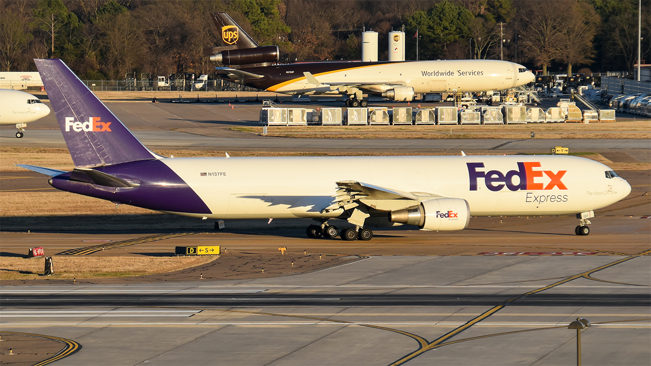 Full size: FedEx Boeing 767-300F N137FE at Memphis International Airport