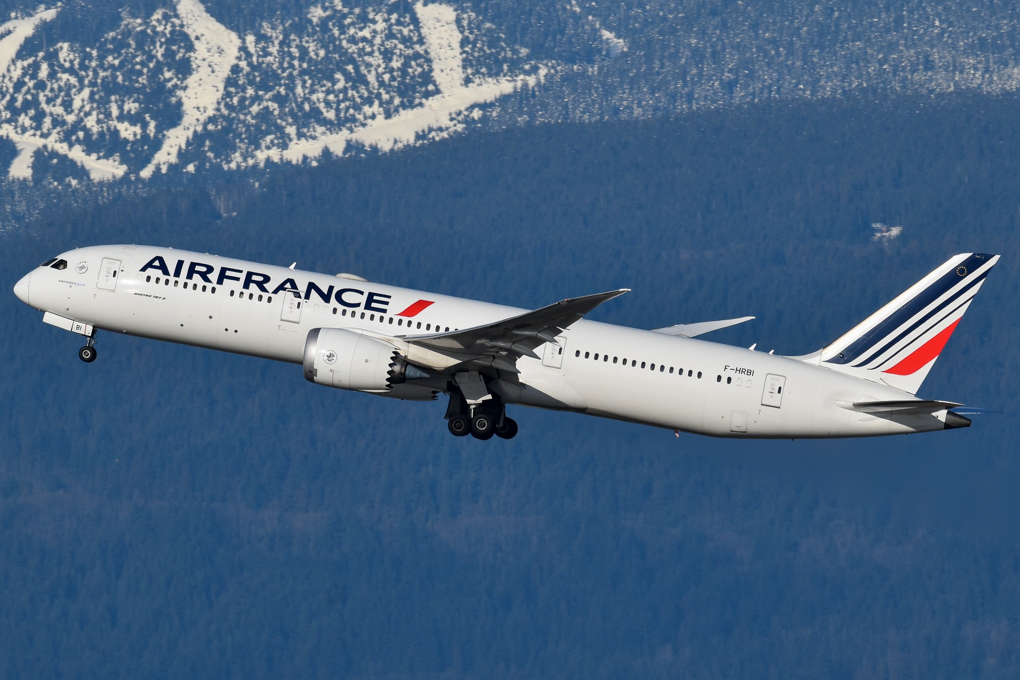 Full size: Air France Boeing 787-9 F-HRBI at Vancouver International Airport