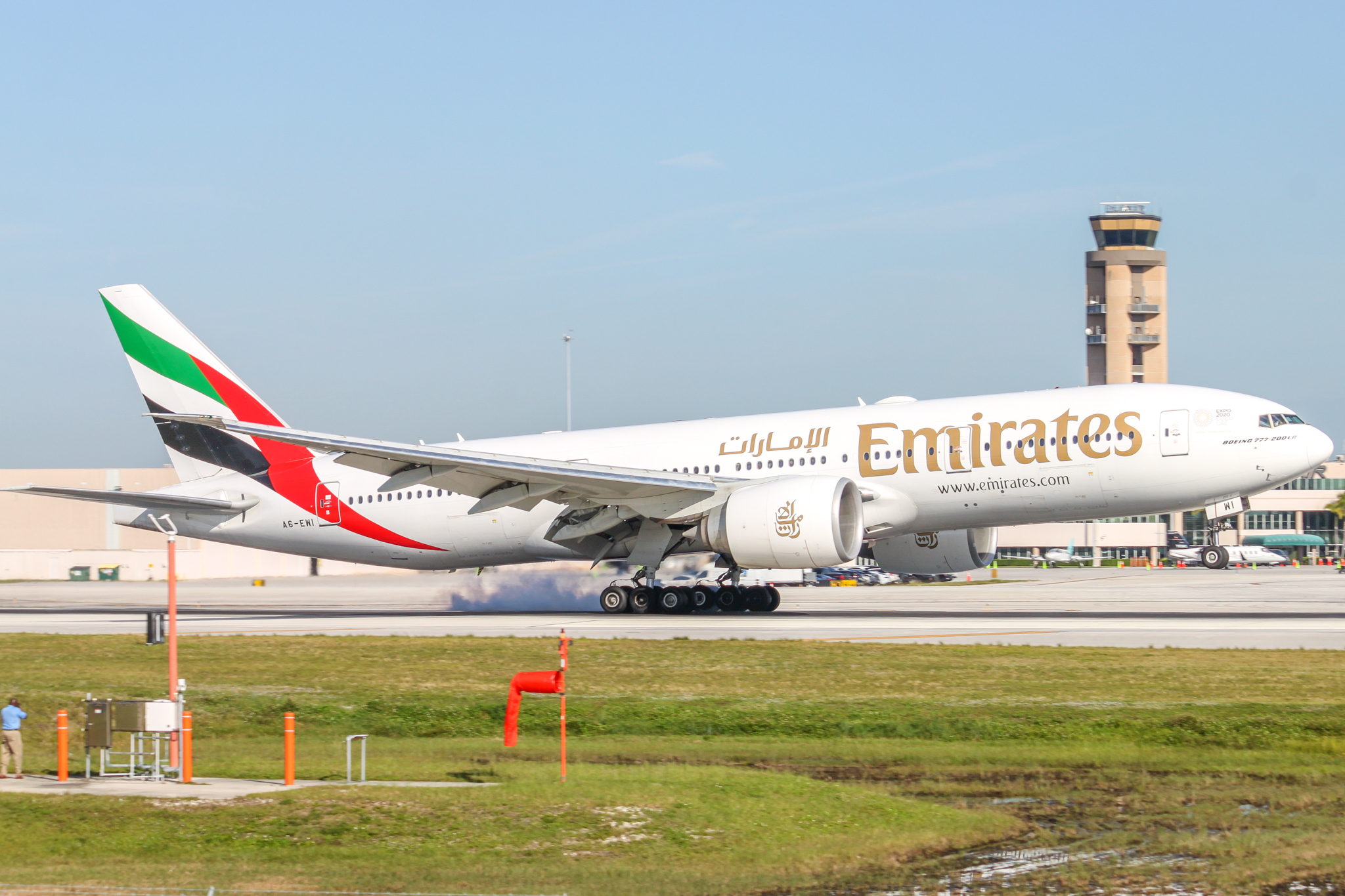 Full size: Emirates Boeing 777-200LR A6-EWI at Fort Lauderdale/Hollywood International Airport