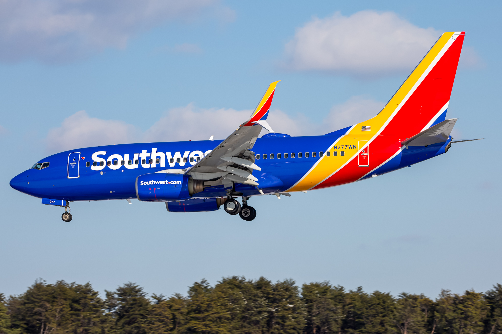 Full size: Southwest Airlines Boeing 737-700 N277WN at Baltimore/Washington International Thurgood Marshall Airport
