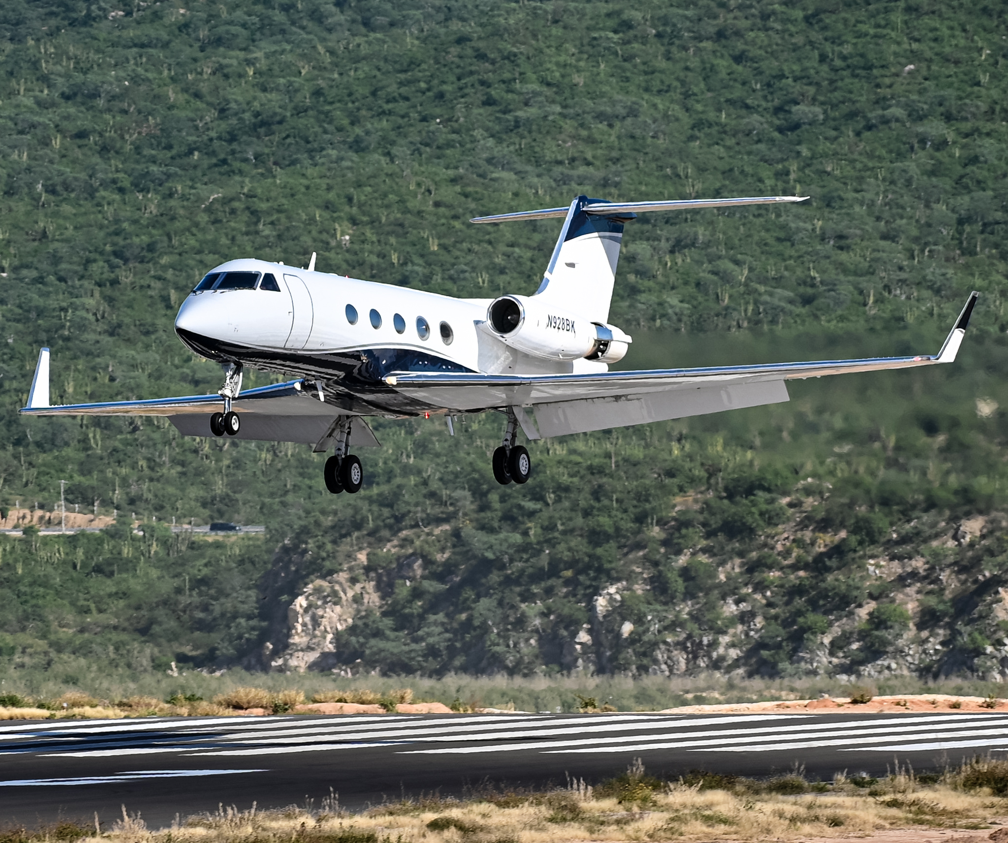 Full size: PRIVATE Gulfstream III N928BK at Aeropuerto de Cabo San Lucas Internacional