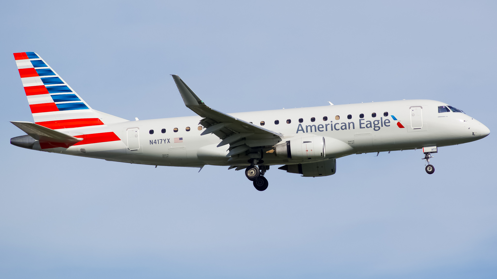 Full size: American Eagle Embraer E175 N417YX at John F. Kennedy International Airport