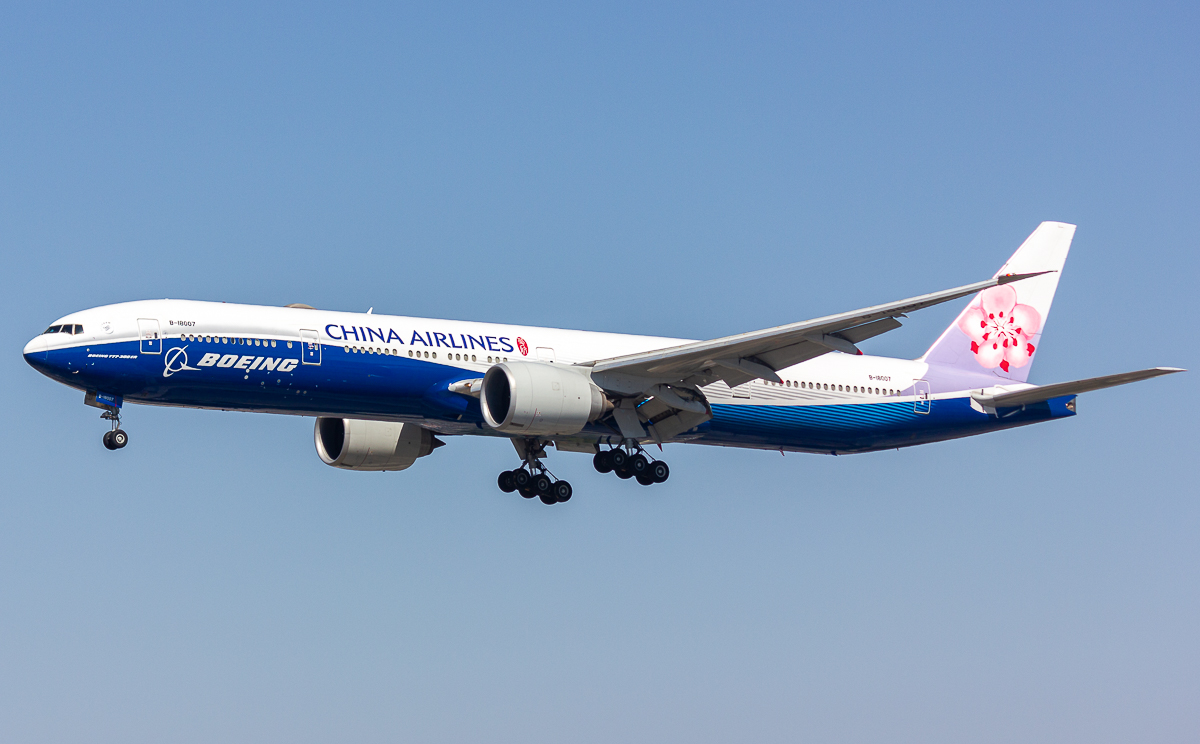 Full size: China Airlines Boeing 777-300ER B-18007 at Los Angeles International Airport