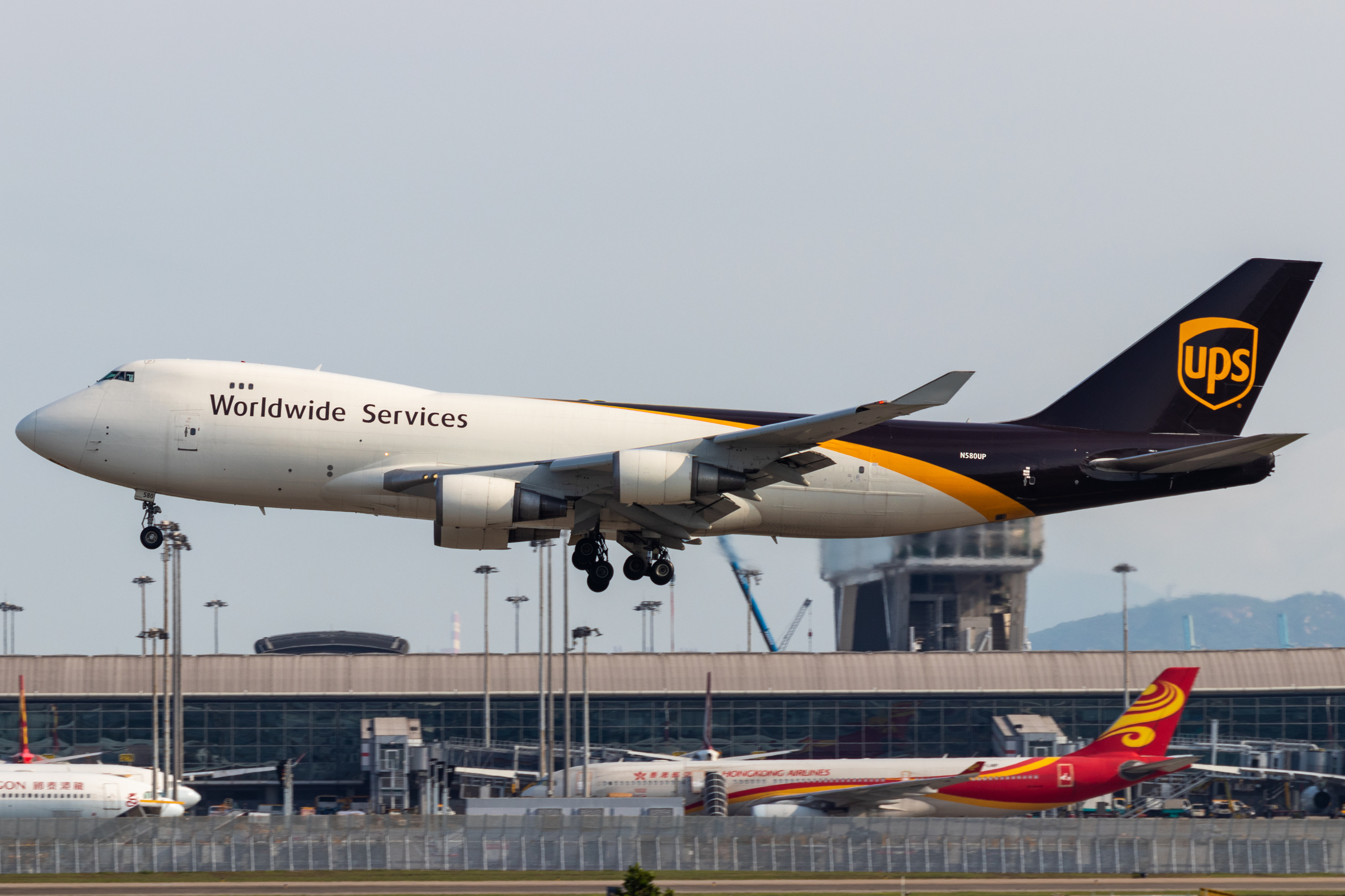 Full size: United Parcel Service Boeing 747-400F N580UP at Hong Kong International Airport