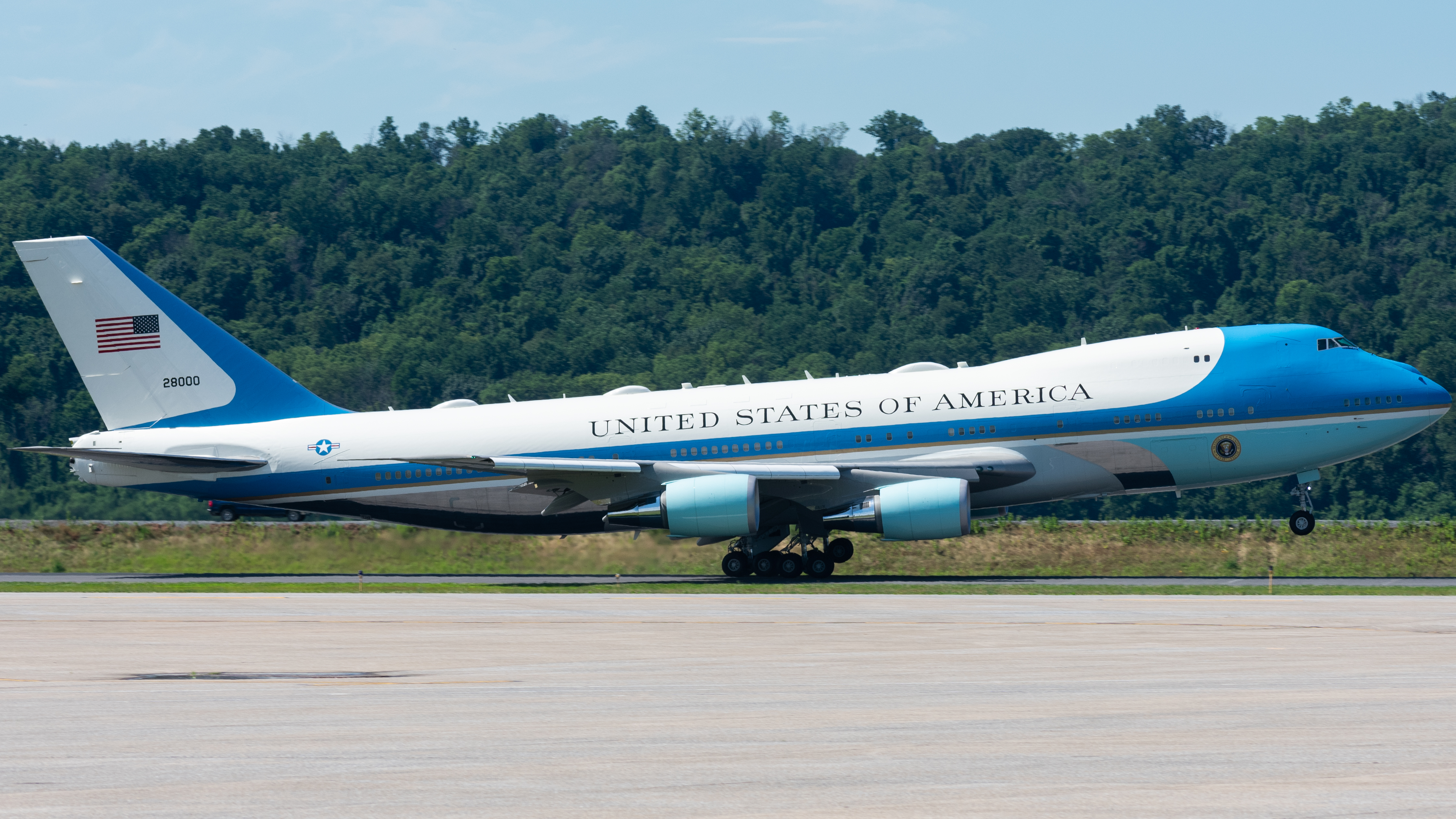 Full size: USAF - United States Air Force Boeing VC-25A 82-8000 at Harrisburg International Airport