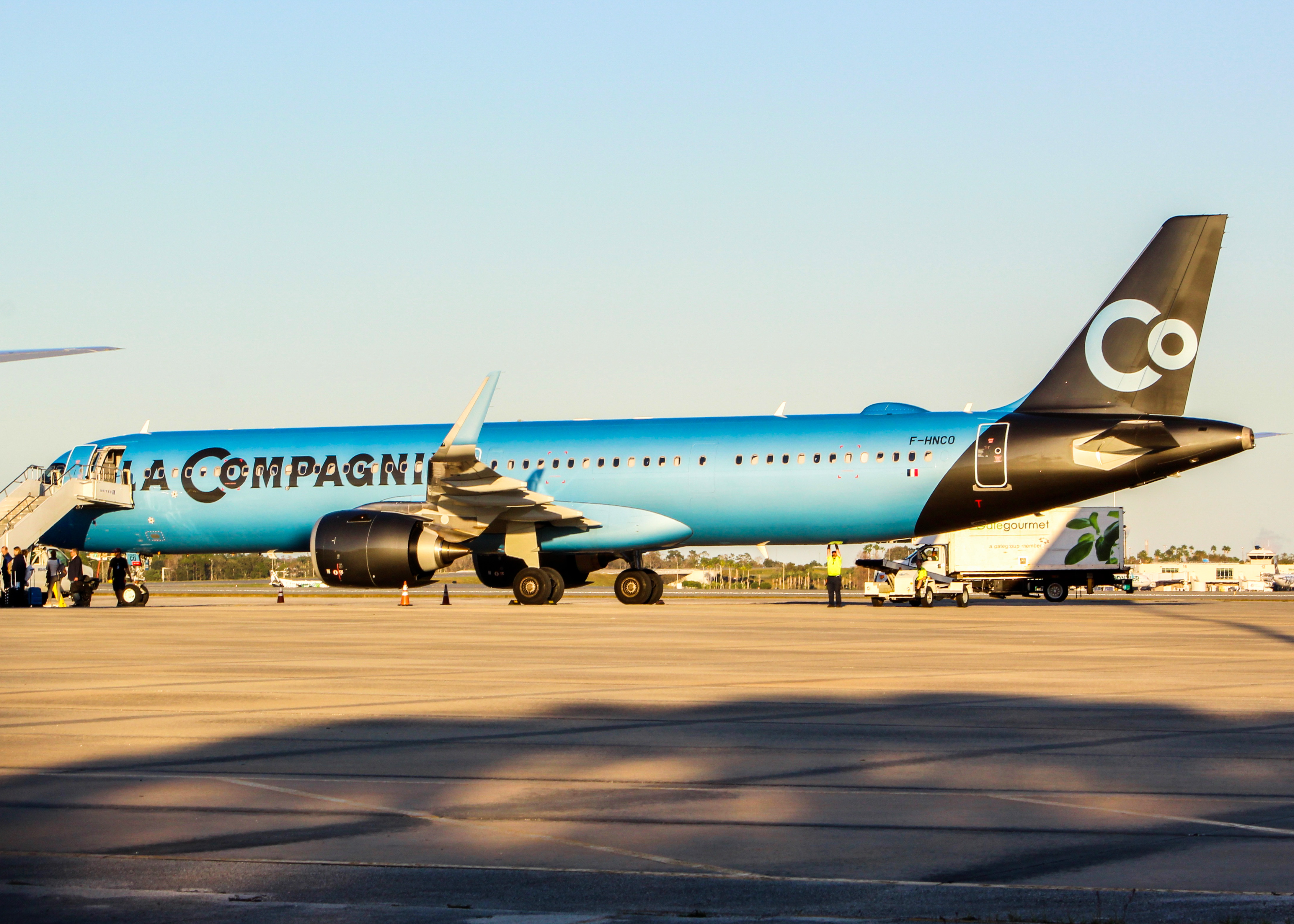 Full size: La Compagnie Airbus A321NEO F-HNCO at Orlando International Airport