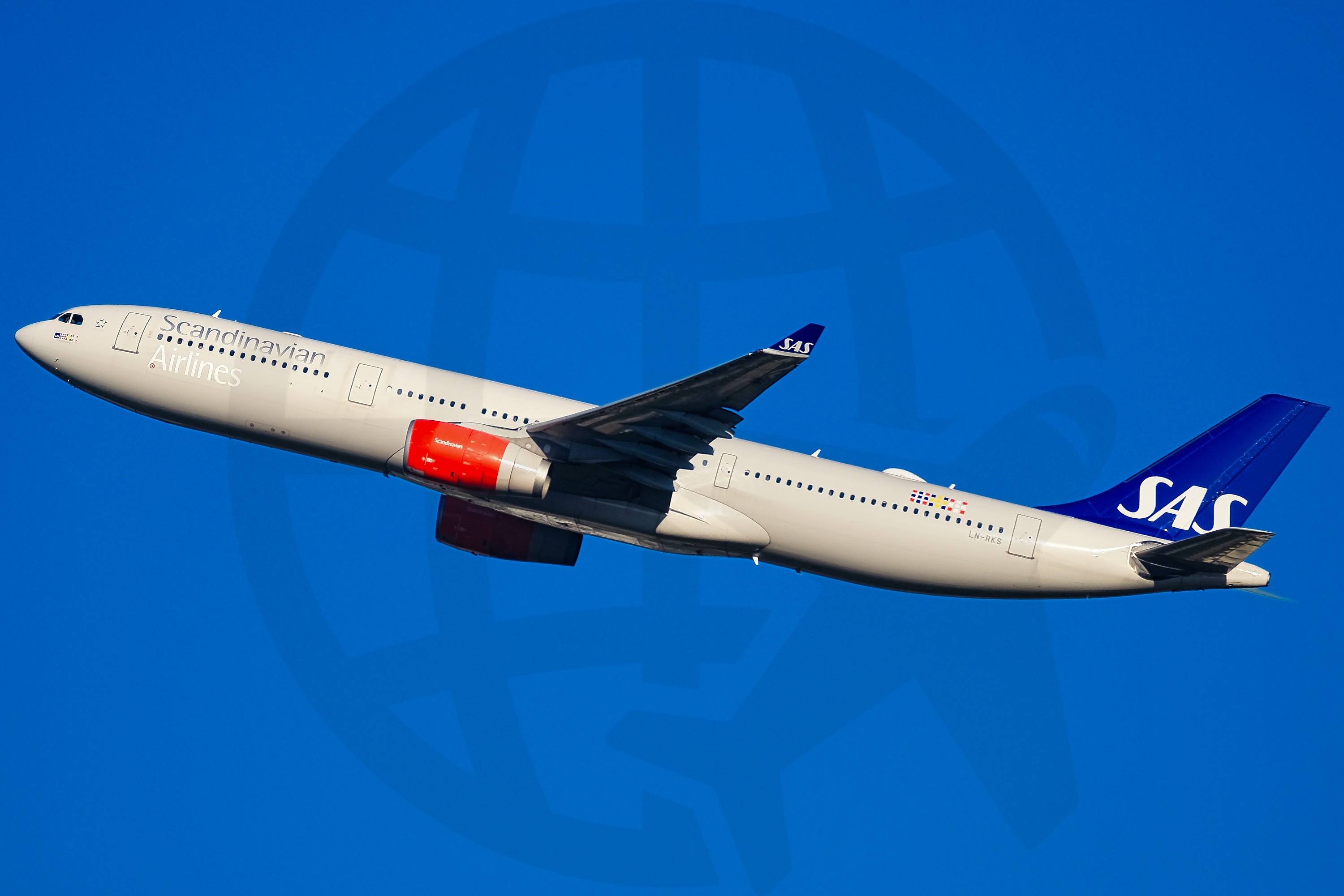 Full size: Scandanavian Airlines Airbus A330-300 LN-RKS at Washington Dulles International Airport