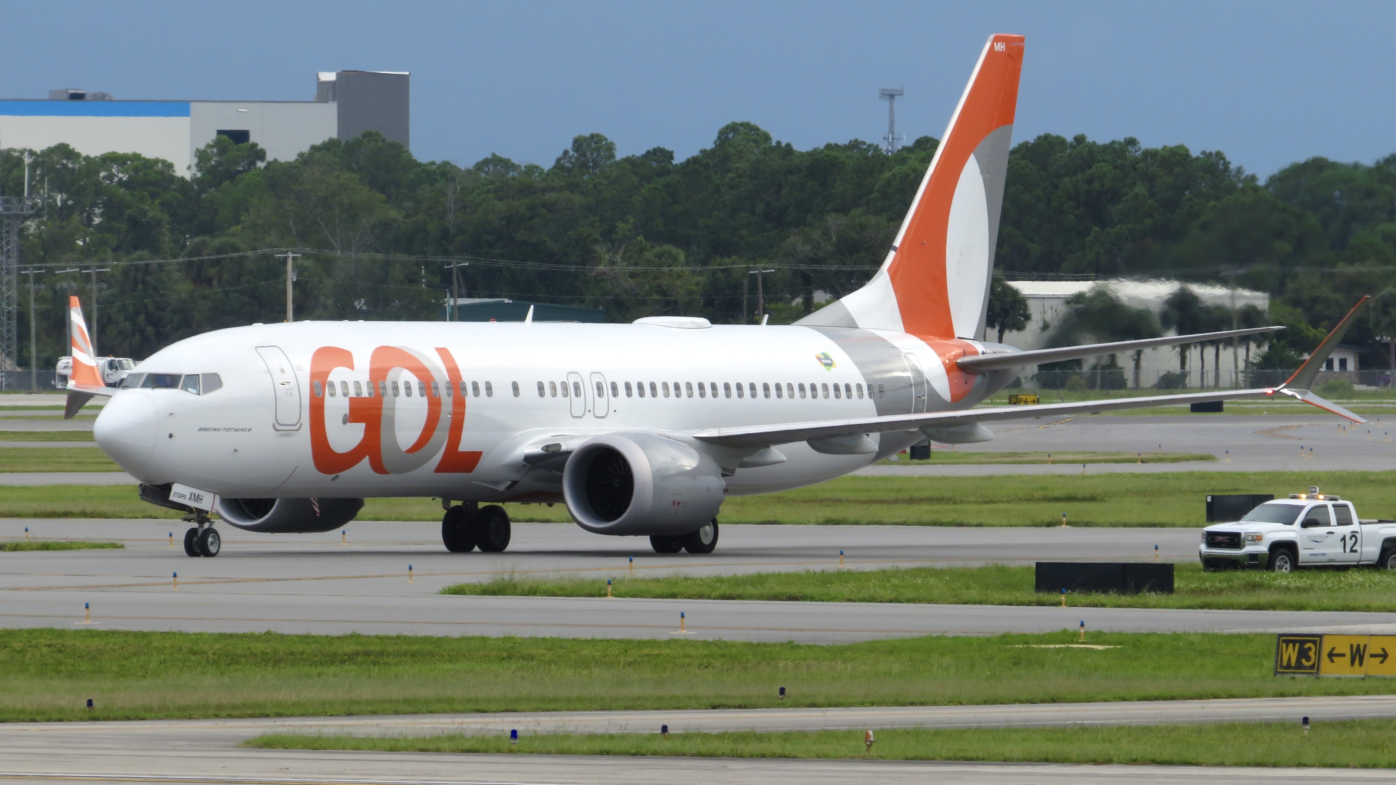 Full size: GOL Linhas Aereas Boeing 737 MAX 8 PR-XMR at Daytona Beach International Airport