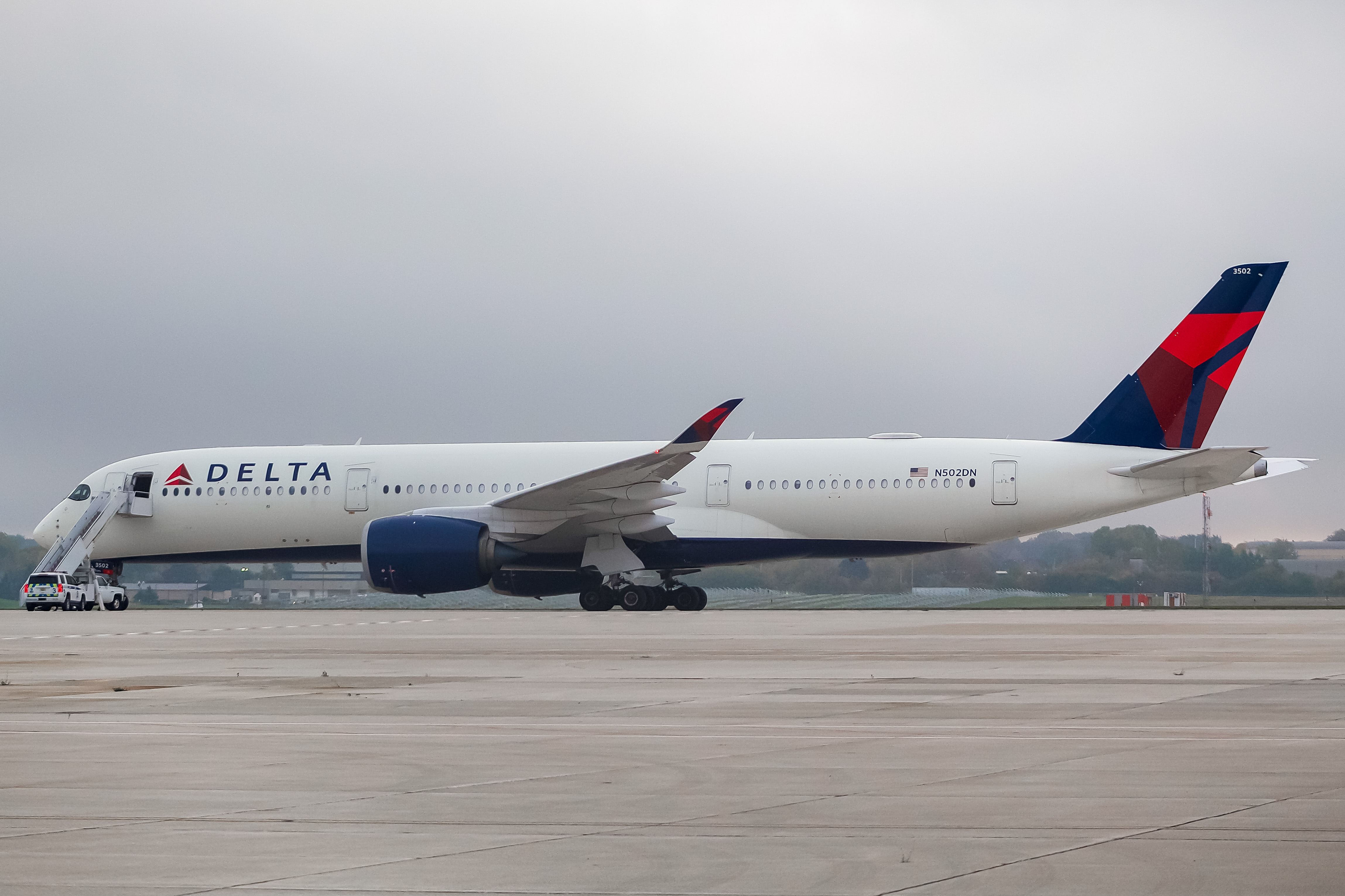 Full size: Delta Airlines Airbus A350-900 N502DN at General Mitchell International Airport