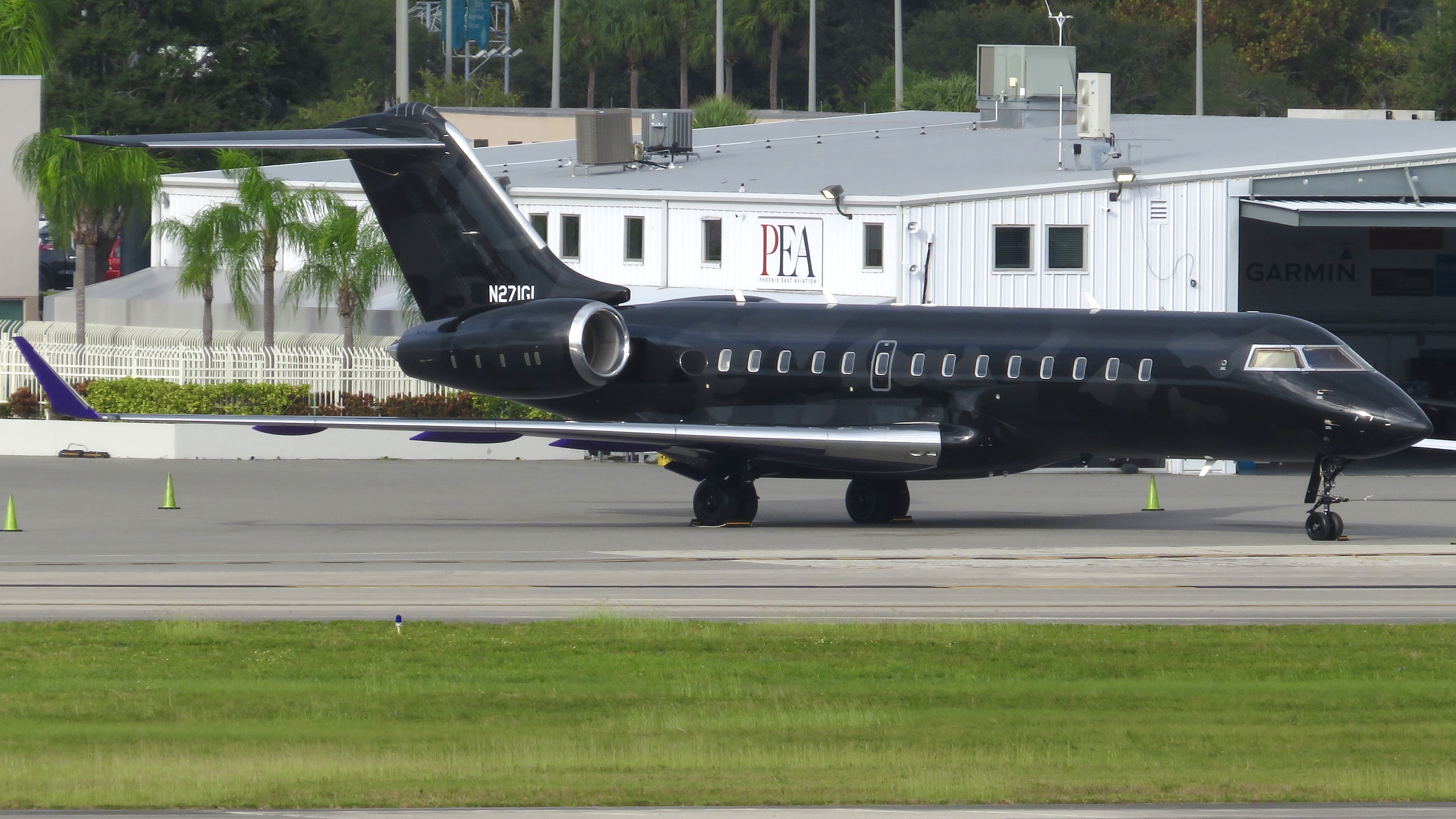 Full size: PRIVATE Bombardier Global 5000 N271GL at Daytona Beach International Airport