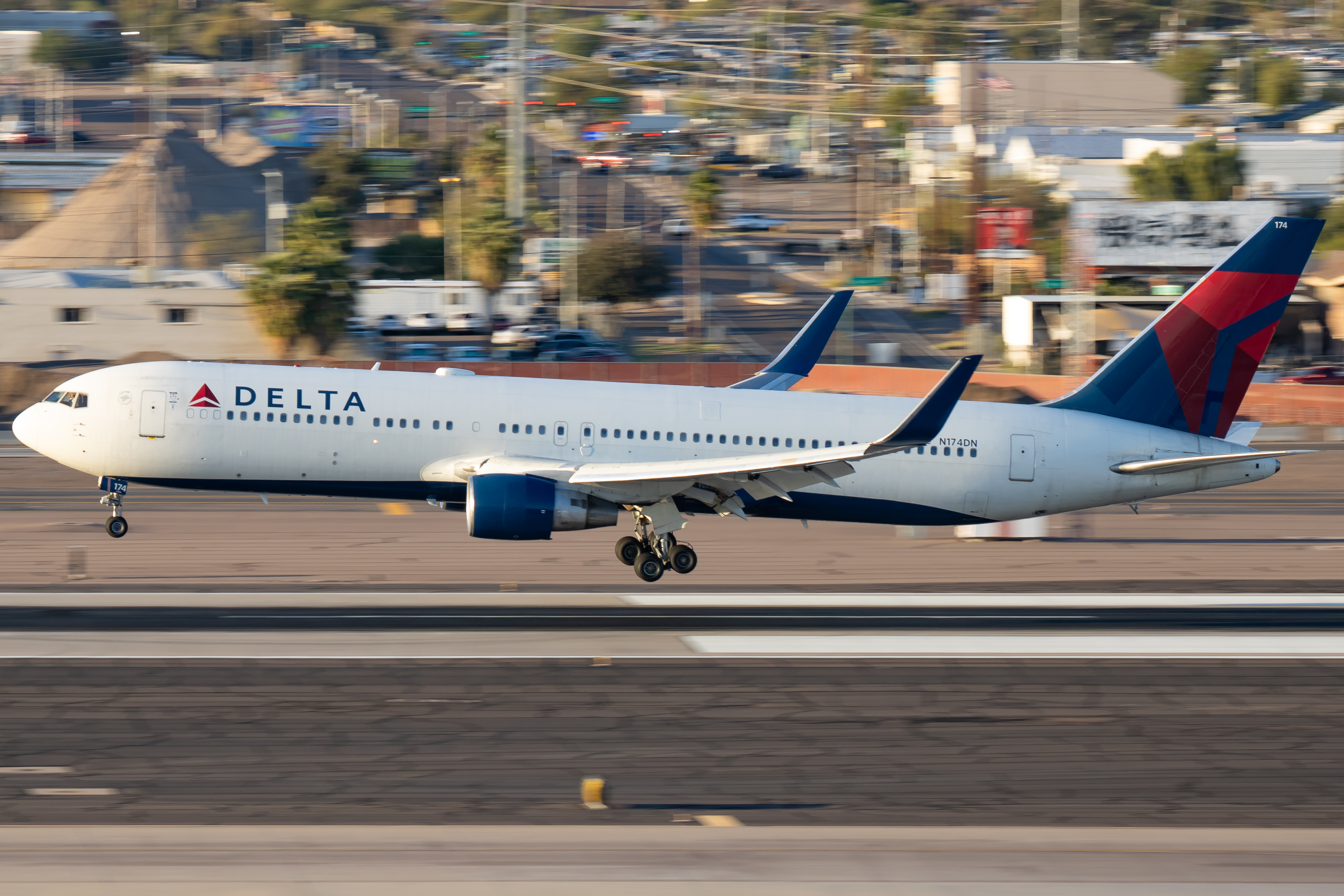 Full size: Delta Airlines Boeing 767-300ER N174DN at Phoenix Sky Harbor International Airport