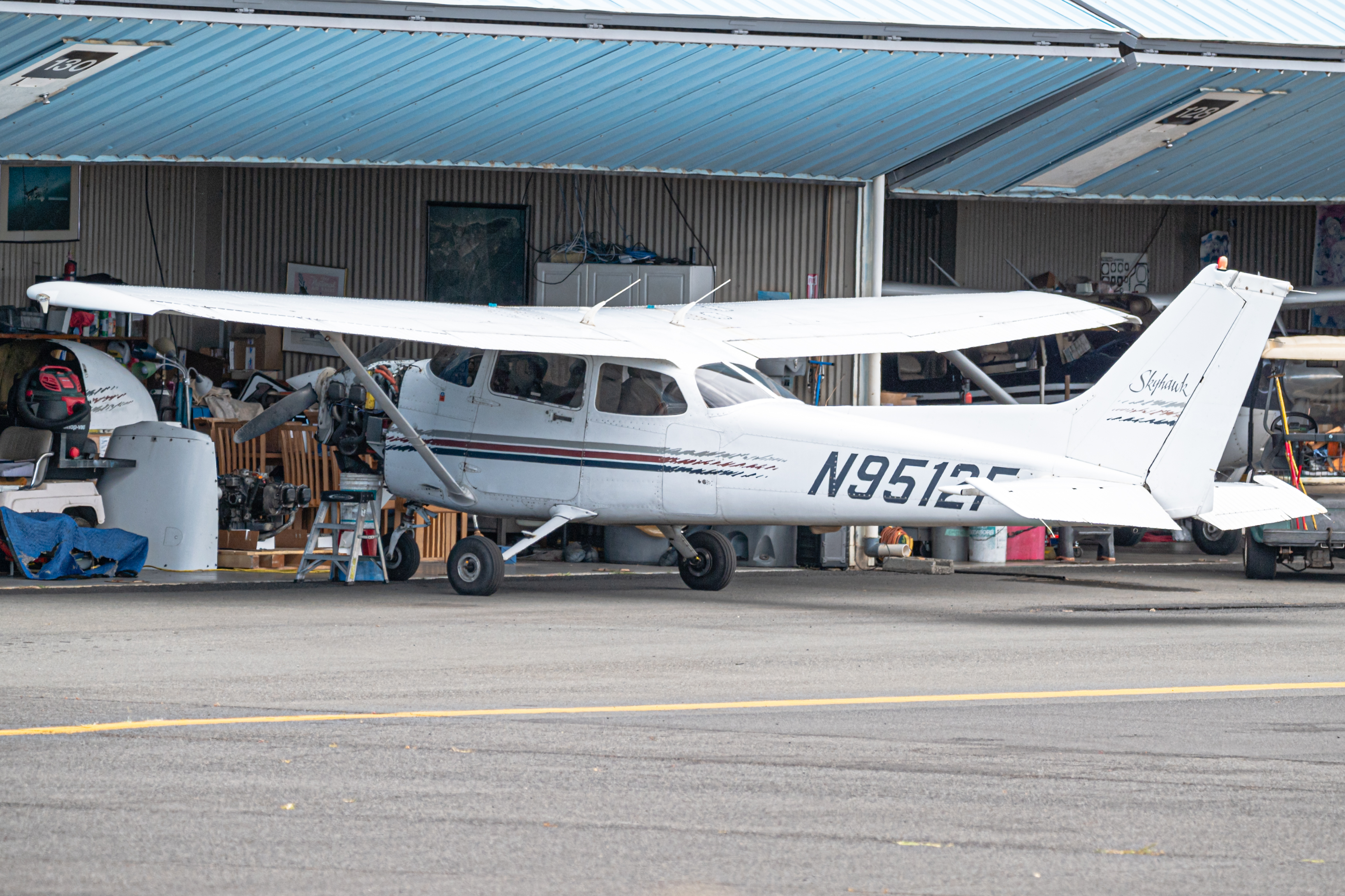 Full size: SkyLink Aviation Cessna 172 N9512F at Daniel K Inouye International Airport