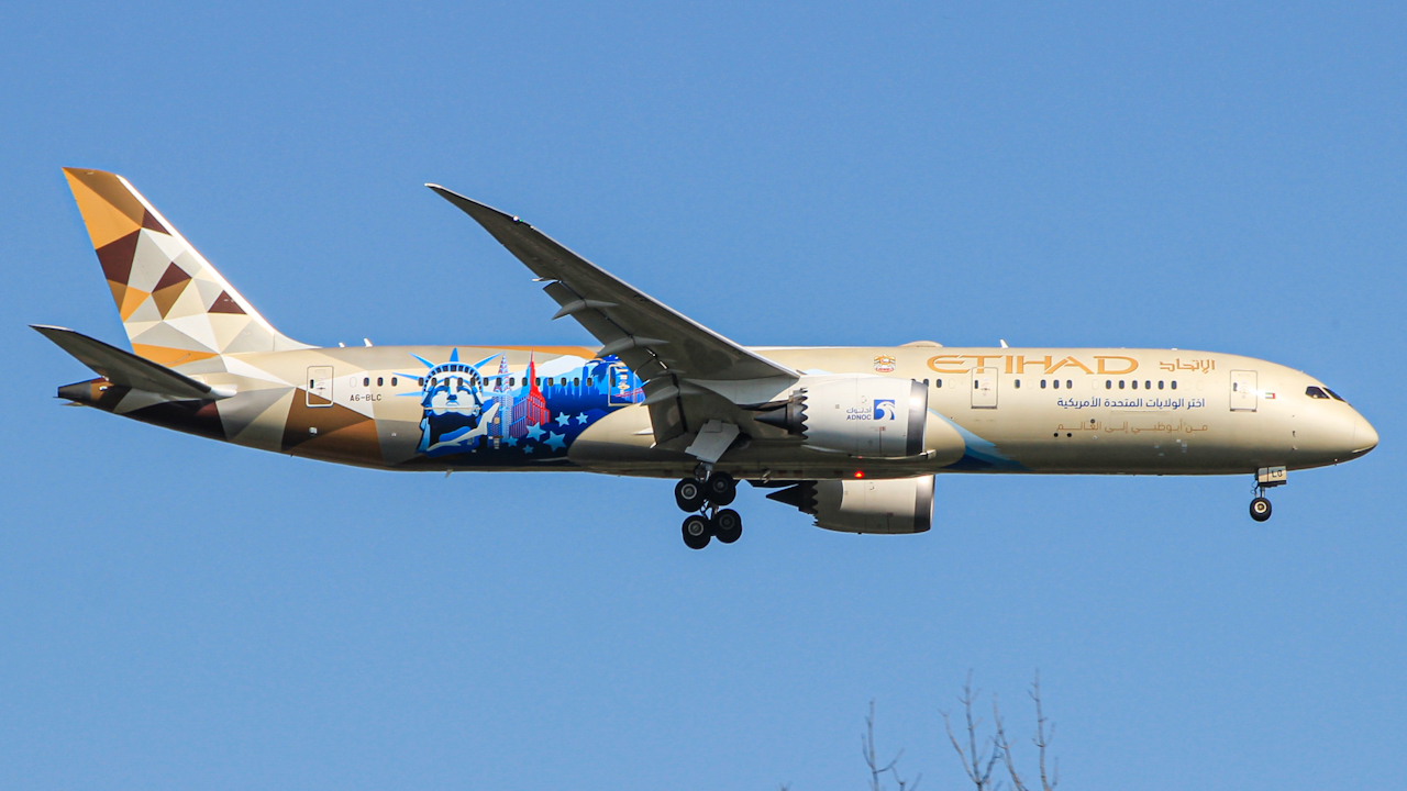 Full size: Etihad Airways Boeing 787-9 A6-BLC at Washington Dulles International Airport