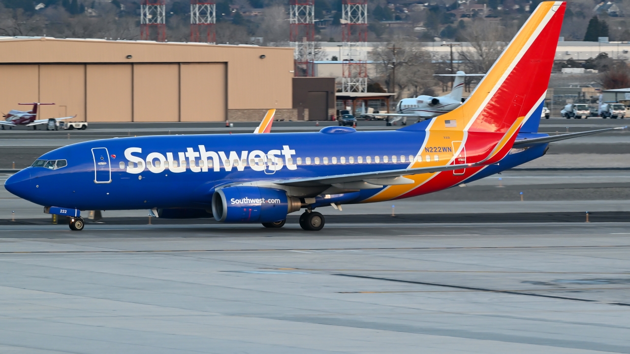 Full size: Southwest Airlines Boeing 737-700 N222WN at Reno/Tahoe International Airport
