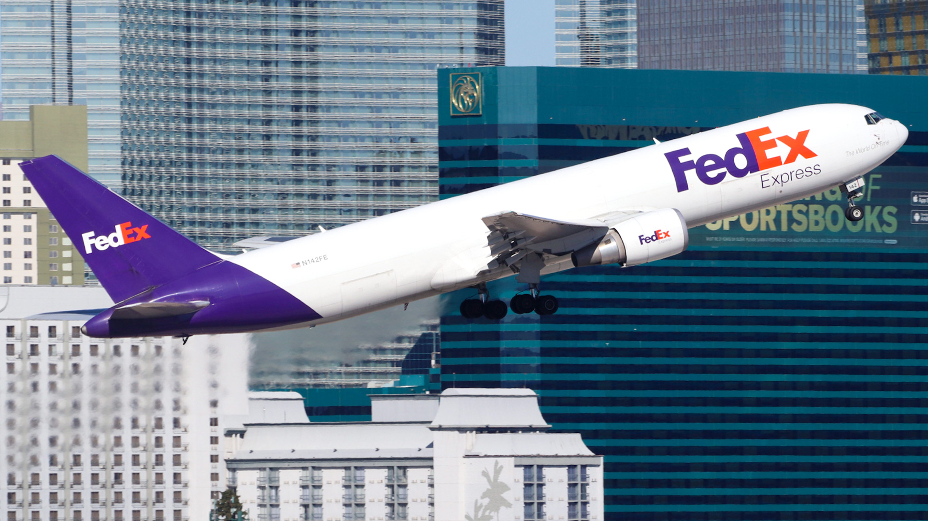Full size: FedEx Boeing 767-300F N142FE at Harry Reid International Airport