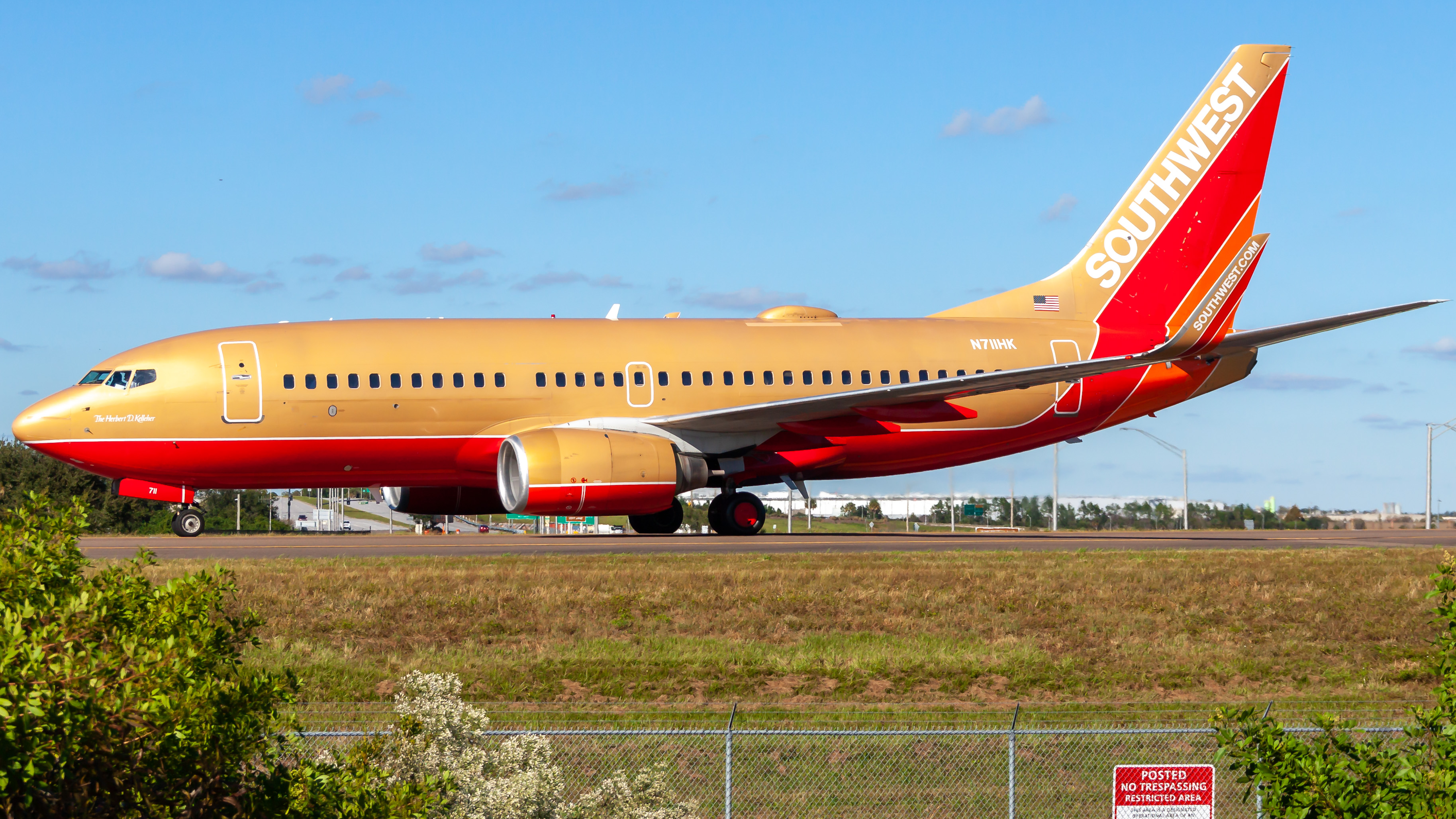Full size: Southwest Airlines Boeing 737-700 N711HK at Orlando International Airport