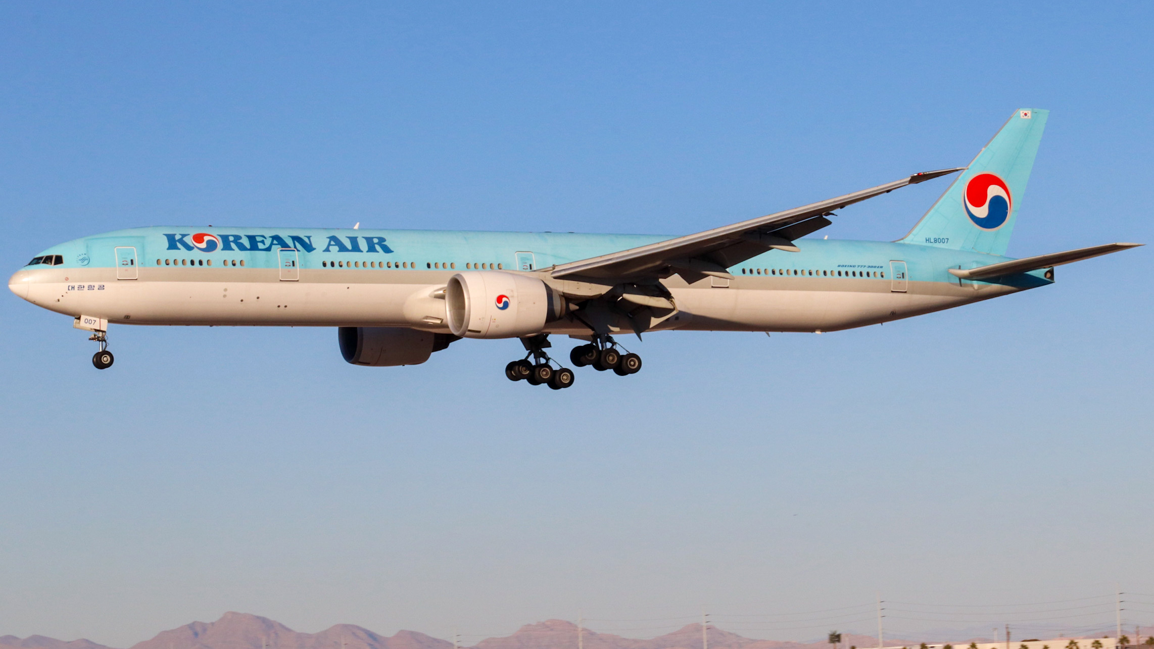 Full size: Korean Air Boeing 777-300ER HL8007 at Harry Reid International Airport