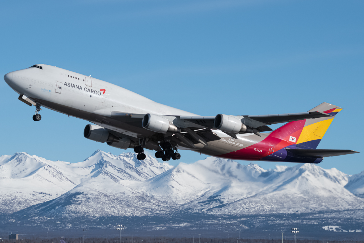 Full size: Asiana Airlines Cargo Boeing 747-400F HL7423 at Anchorage Ted Stevens International Airport