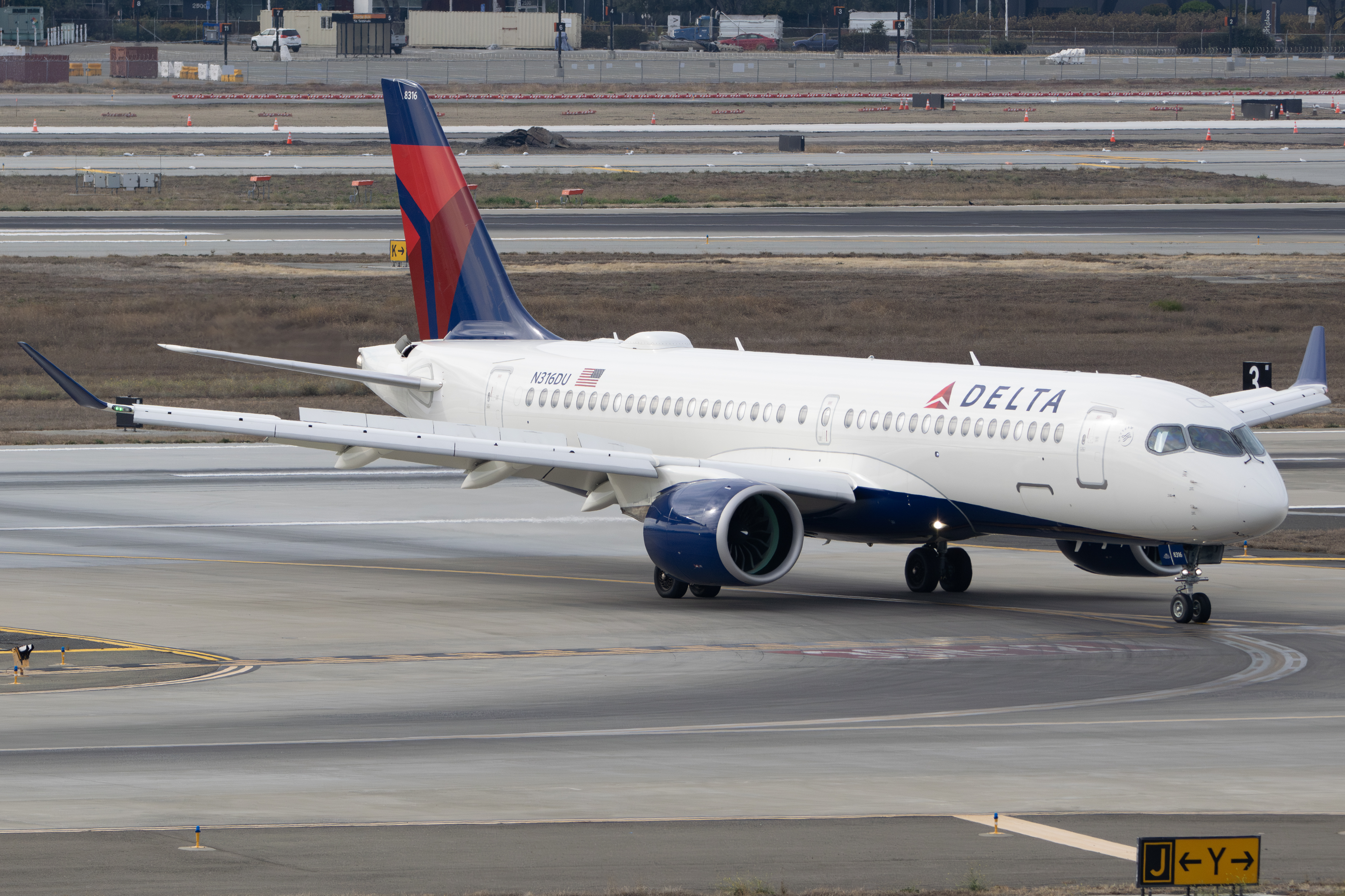Full size: Delta Airlines Airbus A220-300 N316DU at Norman Y Mineta San Jose International Airport
