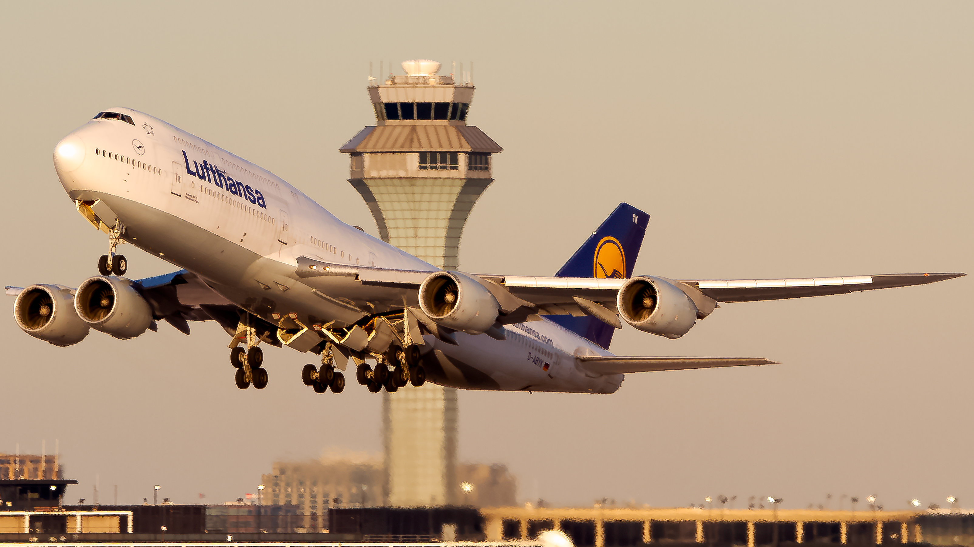 Full size: Lufthansa Boeing 747-8i D-ABYK at Chicago O'Hare International Airport