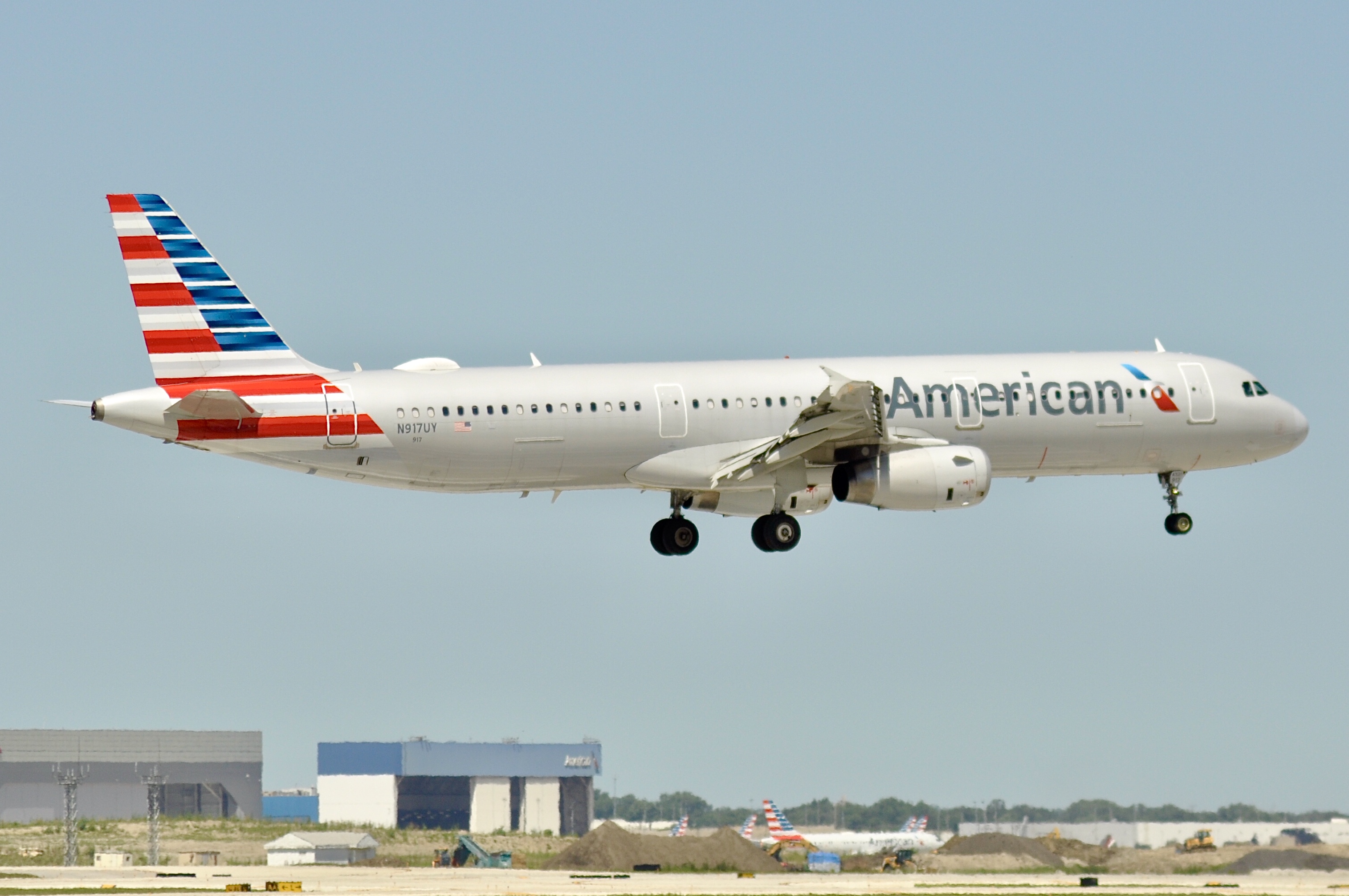 Full size: American Airlines Airbus 321 N917UY at Chicago O'Hare International Airport