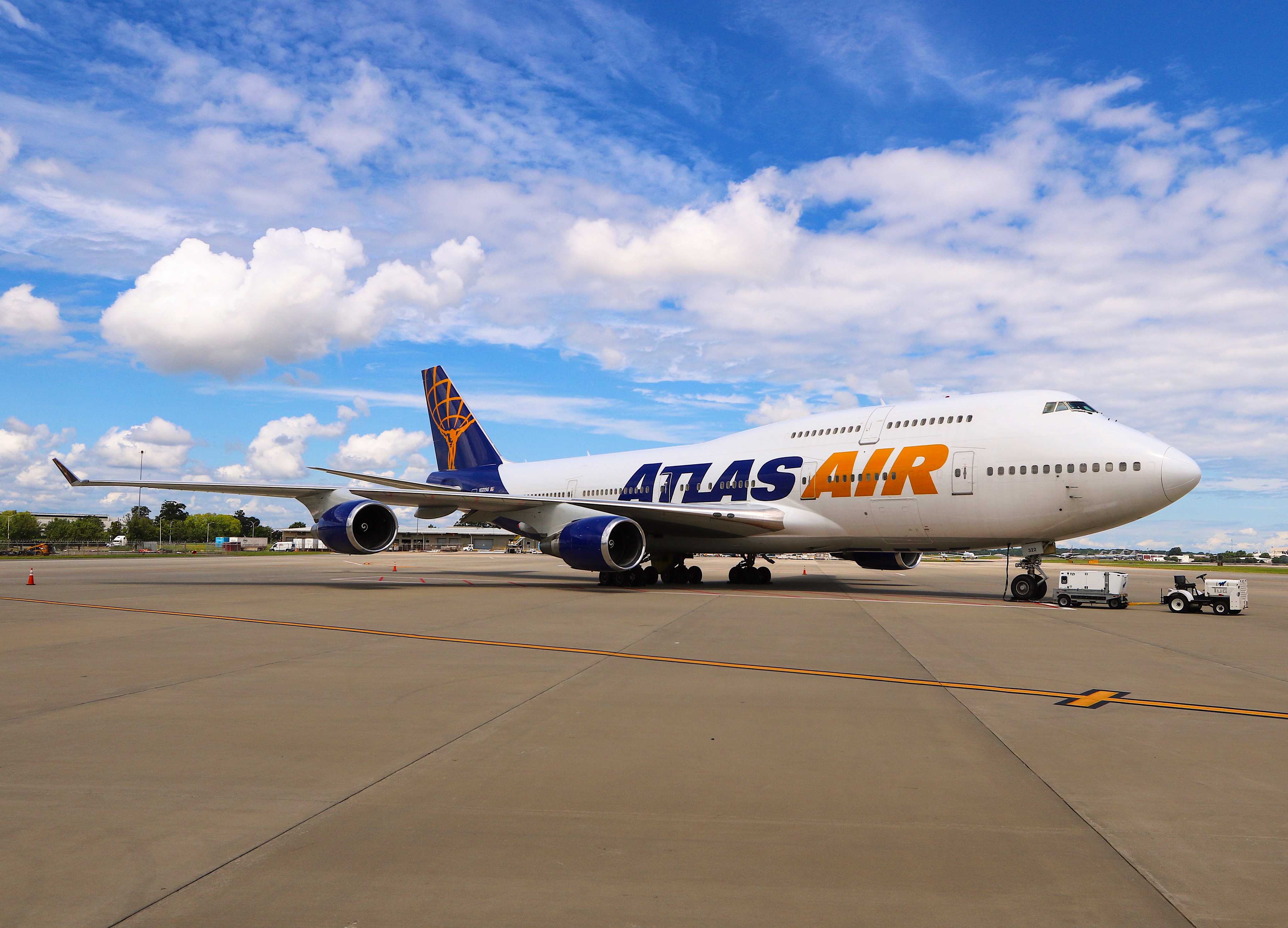 Full size: Atlas Air Boeing 747-400 N322SG at Charlotte/Douglas International Airport
