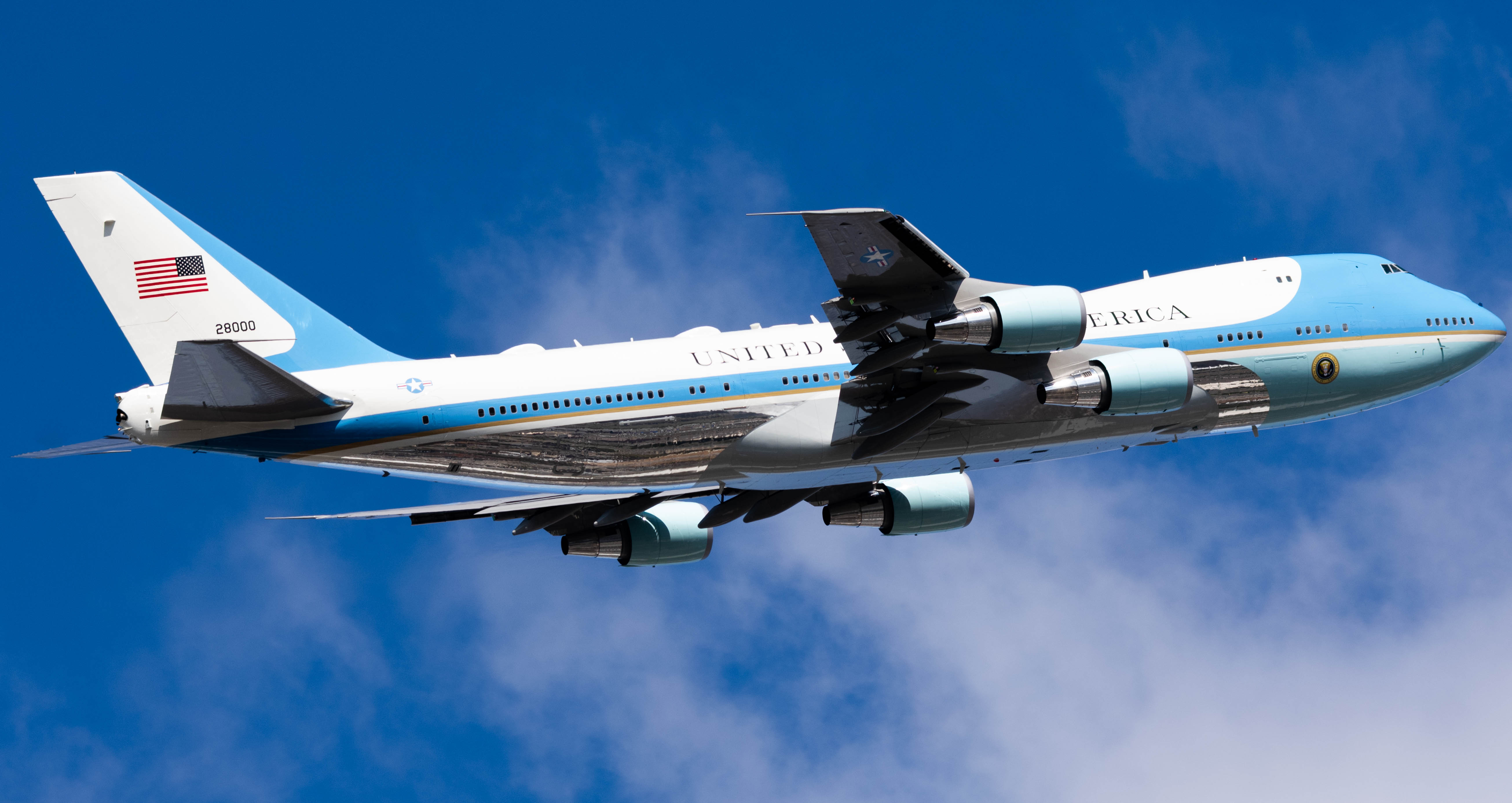 Full size: USAF - United States Air Force Boeing VC-25A 82-8000 at Joint Base Andrews