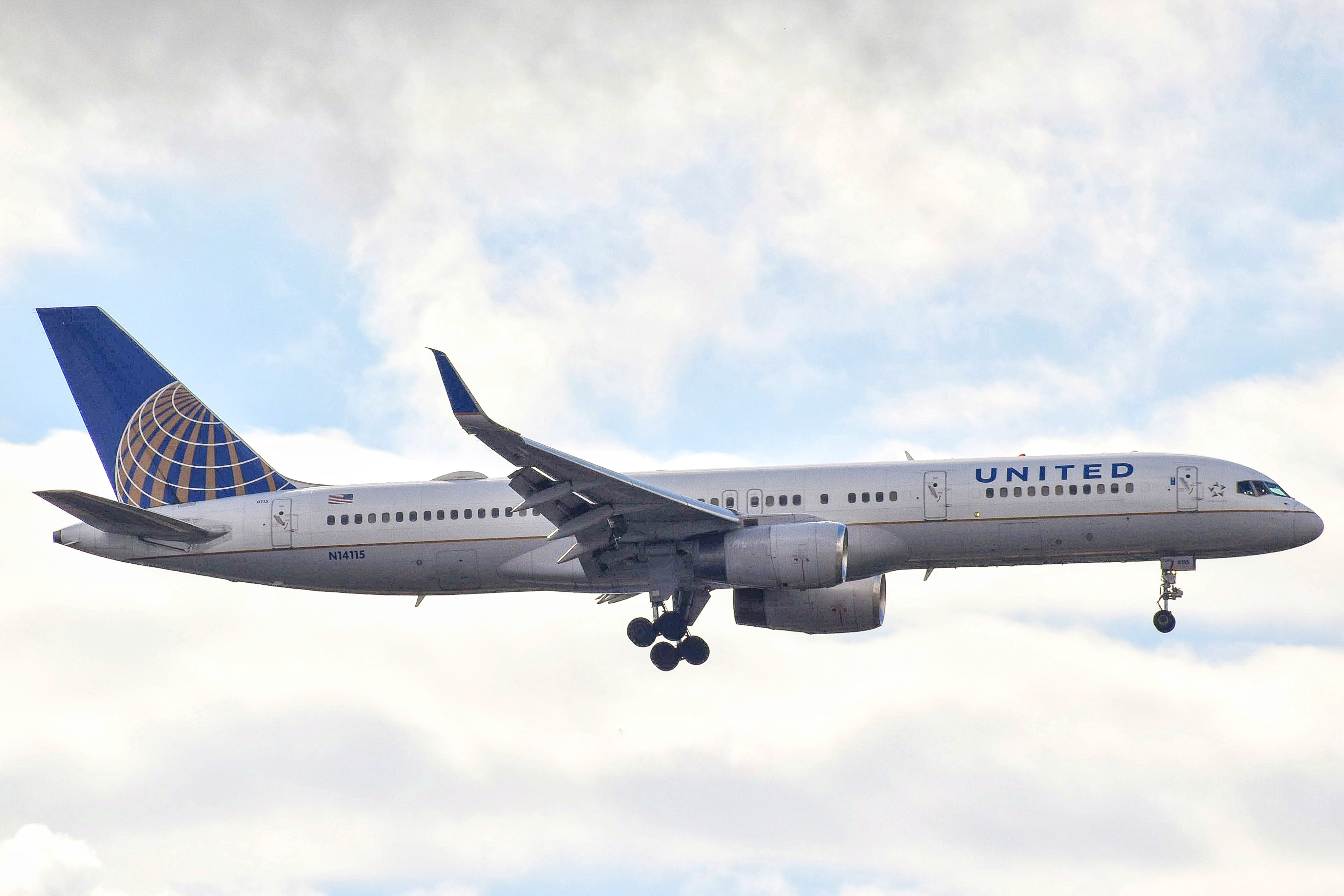 Full size: United Airlines Boeing 757-200 N14115 at San Diego International Airport