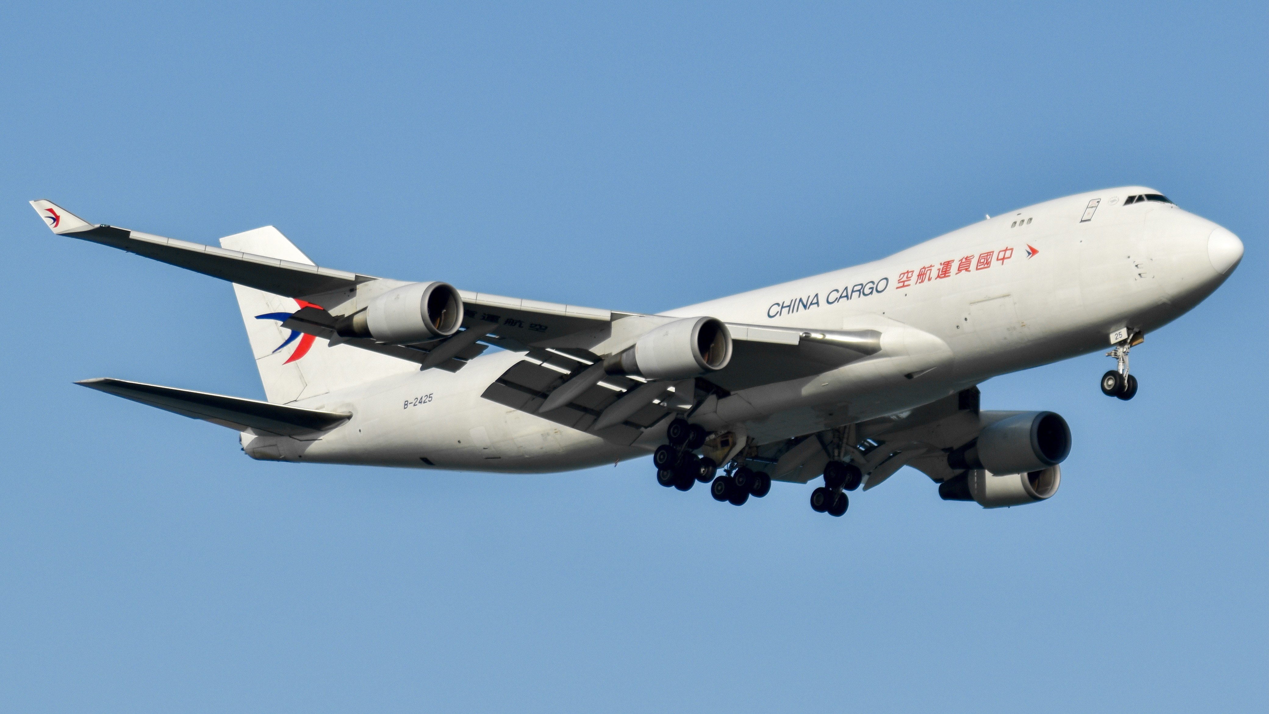 Full size: China Eastern Cargo Boeing 747-400F B-2425 at Singapore-Changi Airport