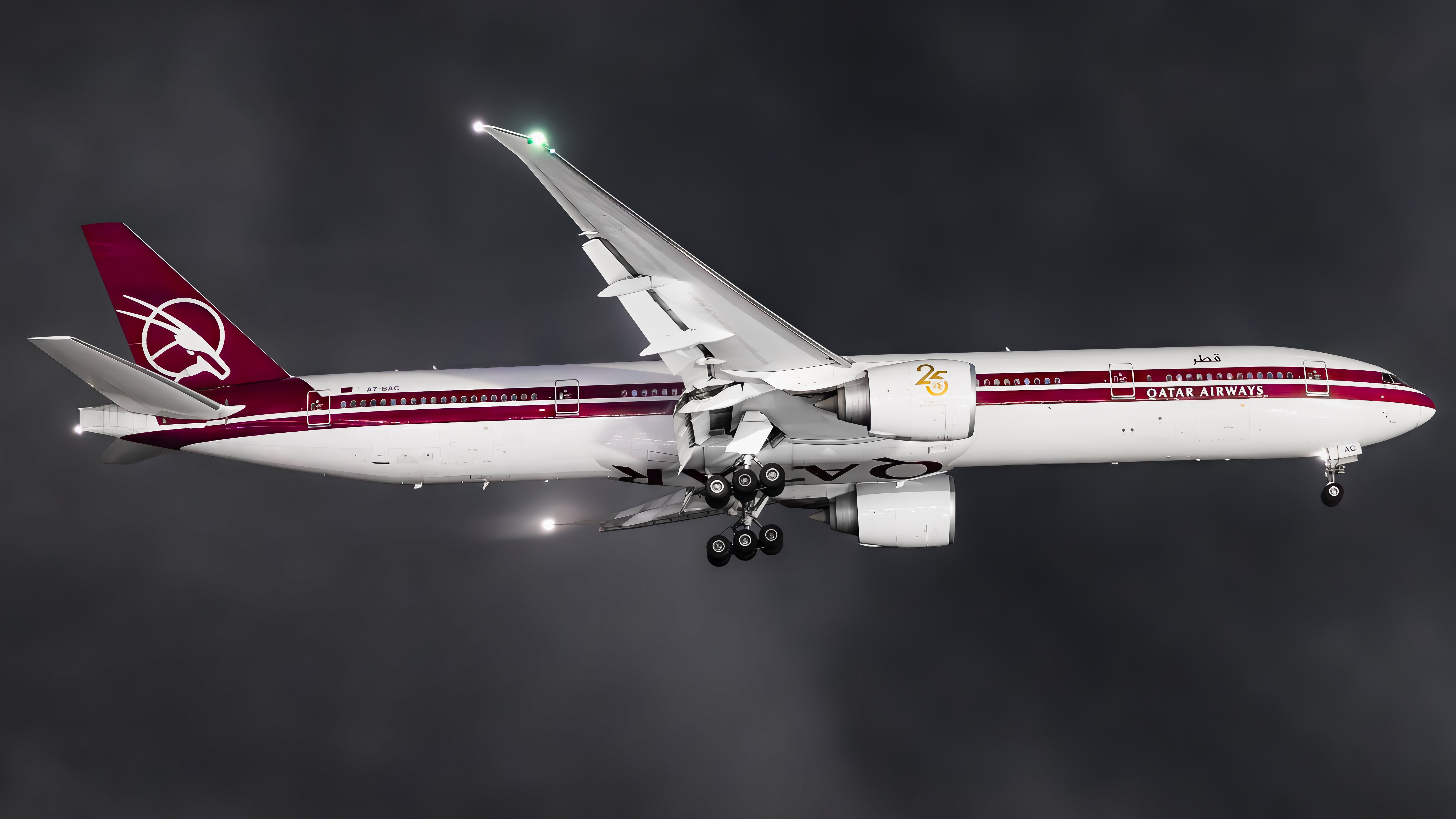 Full size: Qatar Airways Boeing 777-300ER A7-BAC at London Heathrow International Airport