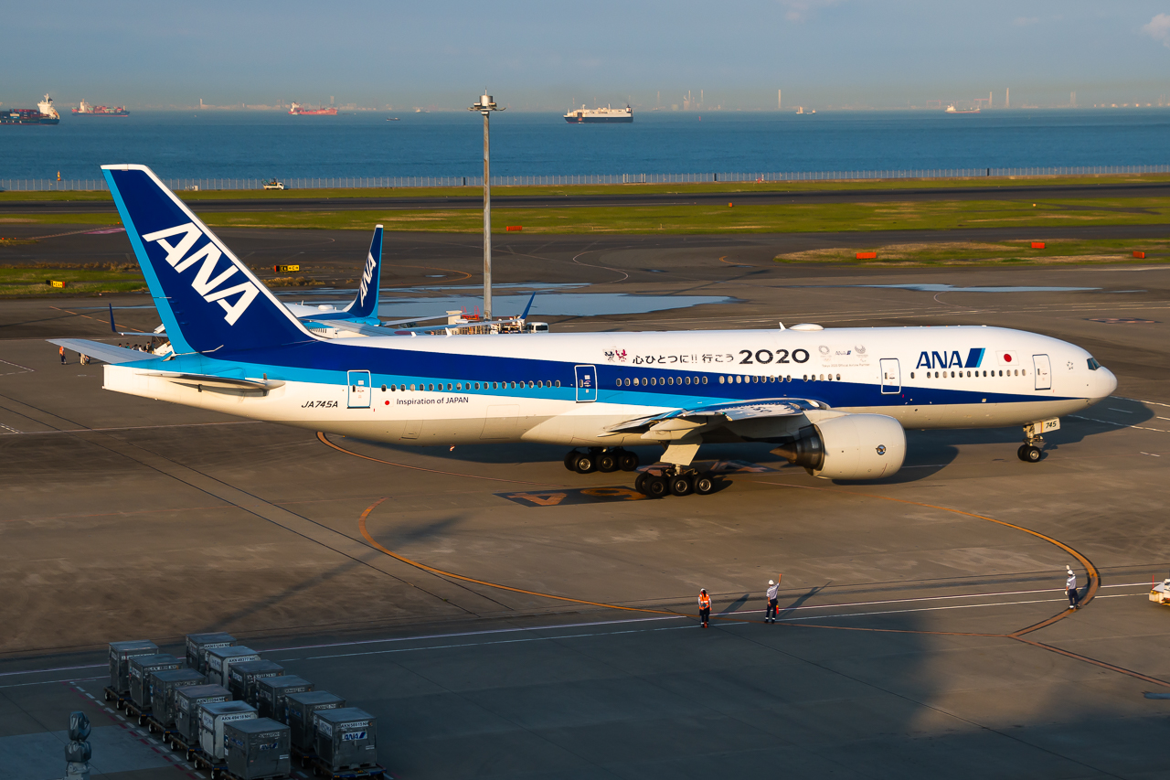 Full size: All Nippon Airways Boeing 777-200ER JA745A at Tokyo-Haneda Airport