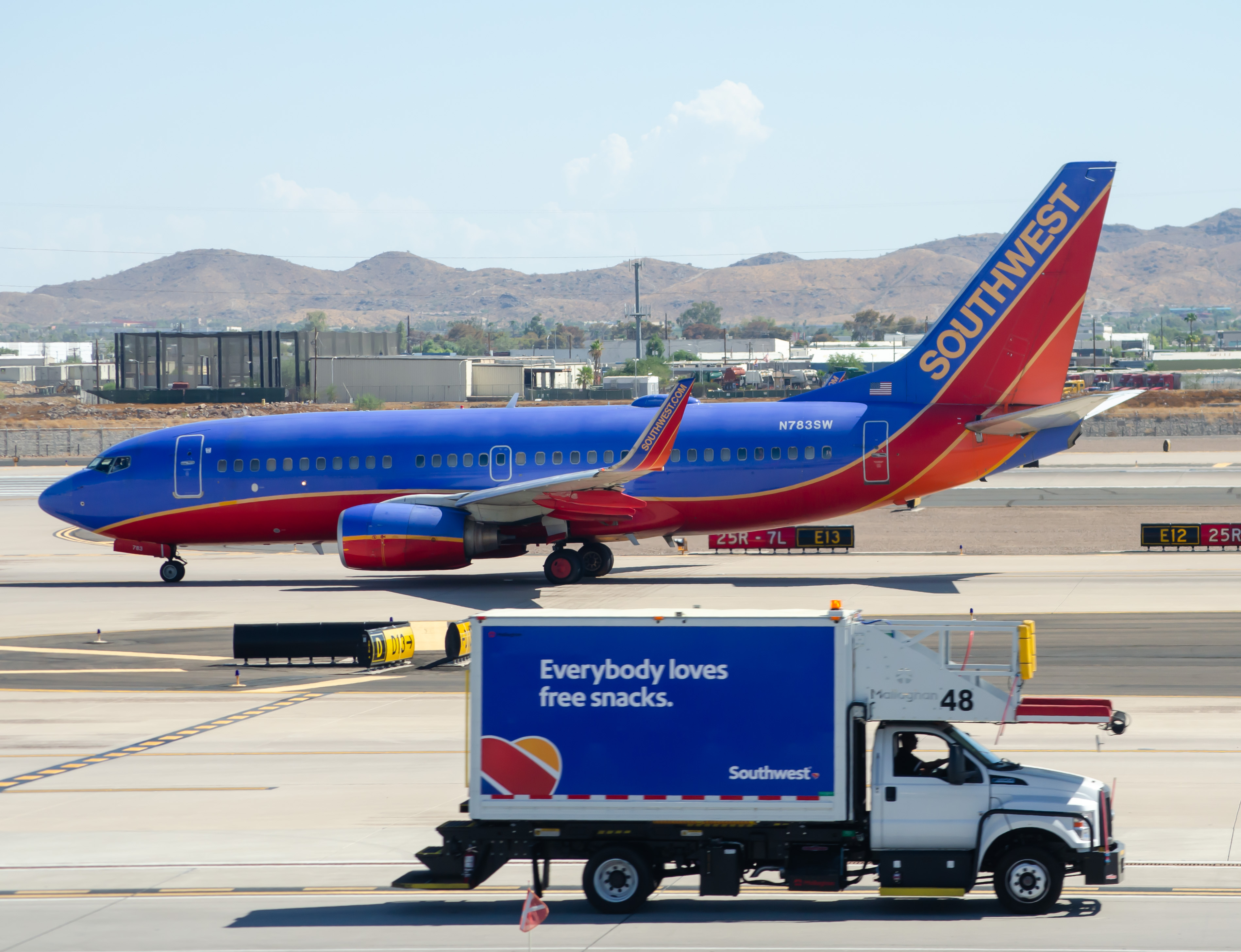 Full size: Southwest Airlines Boeing 737-700 N783SW at Phoenix Sky Harbor International Airport