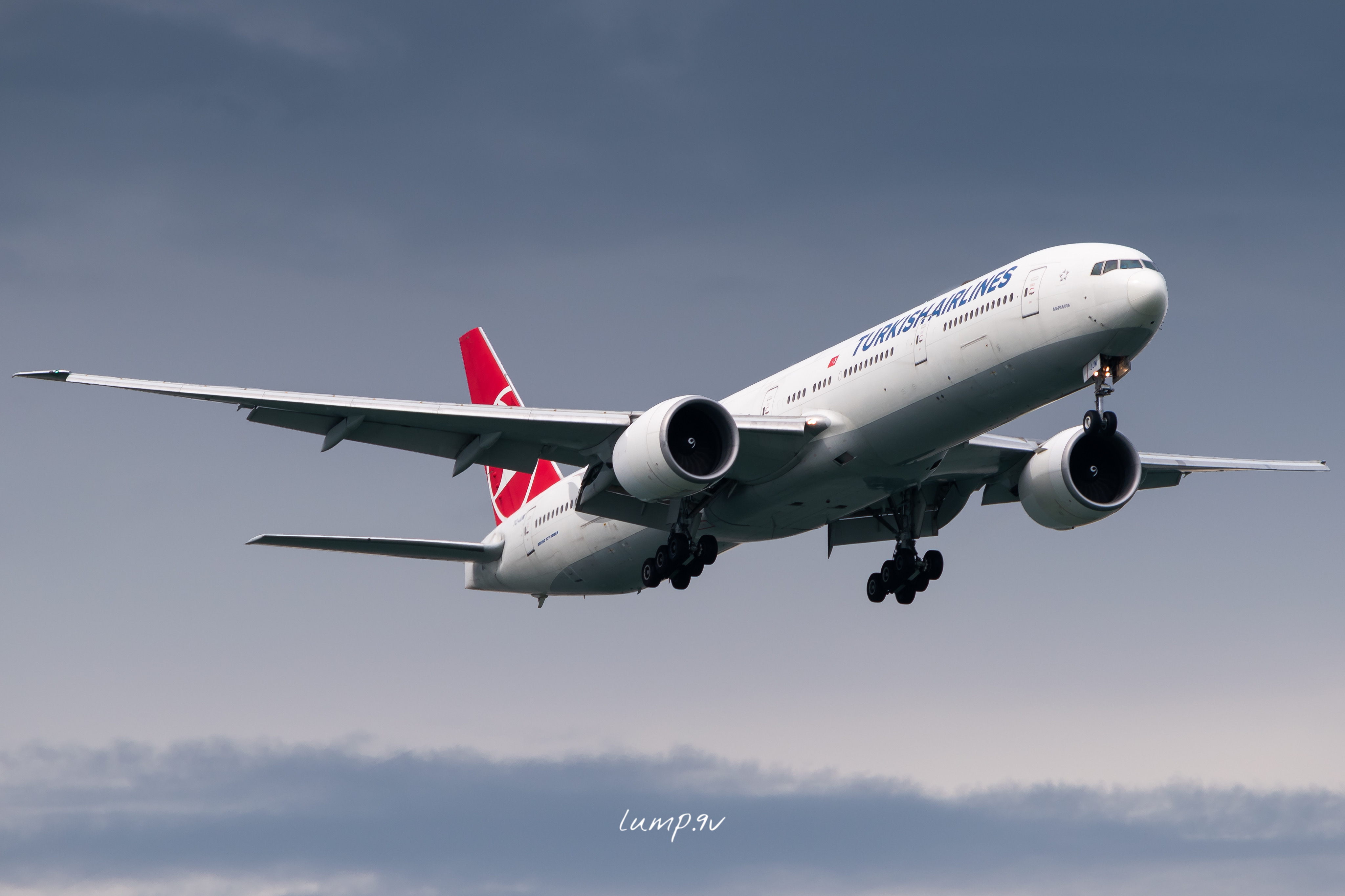 Full size: Turkish Airlines Boeing 777-300ER TC-JJM at Singapore-Changi Airport