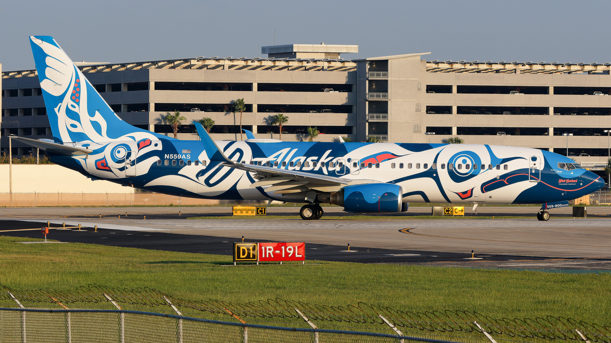 Full size: Alaska Airlines Boeing 737-800 N559AS at Tampa International Airport