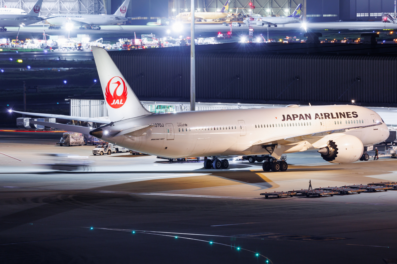 Full size: Japan Airlines Boeing 787-9 JA870J at Tokyo-Haneda Airport