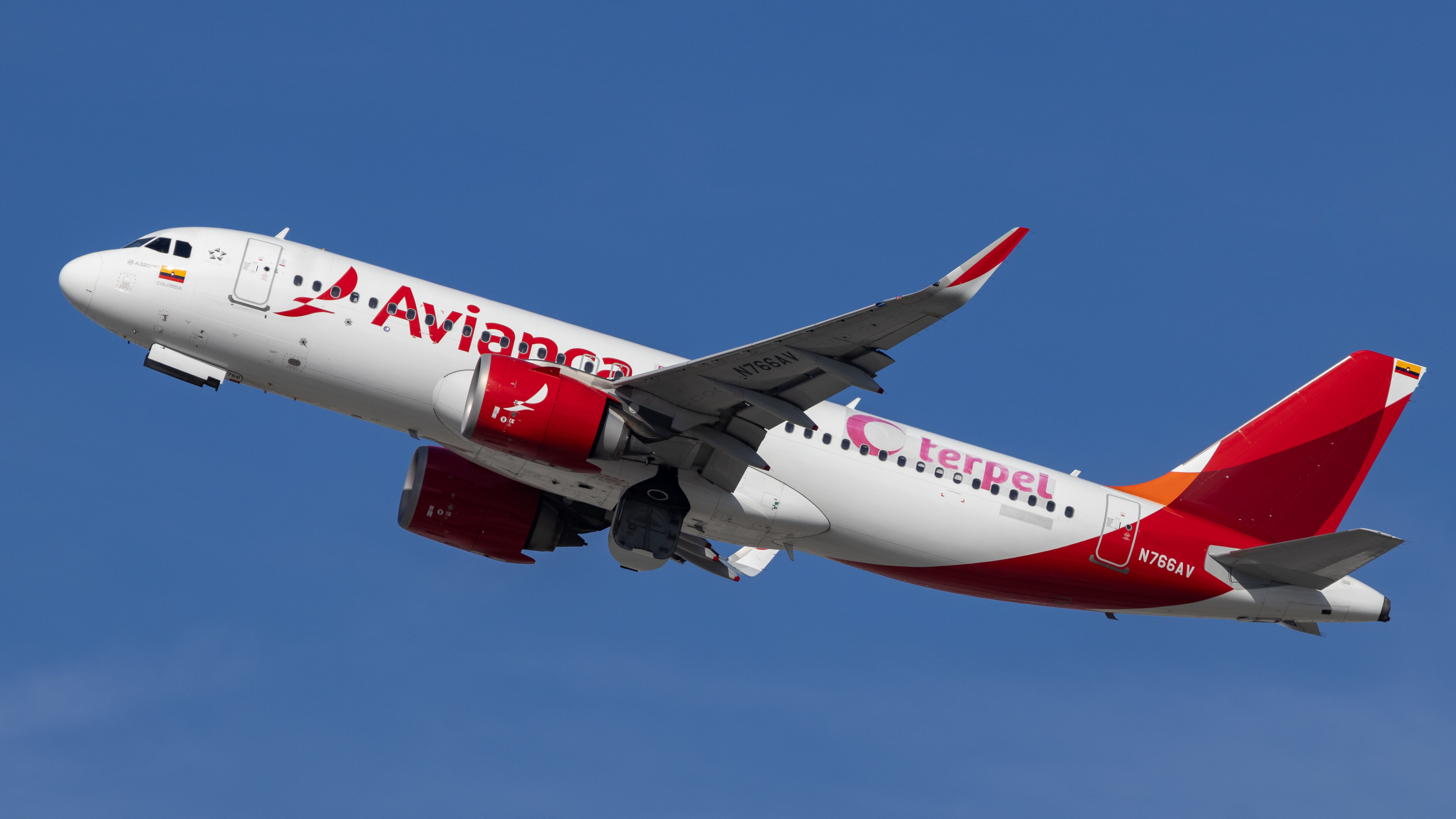 Full size: Avianca Airbus A320NEO N766AV at Los Angeles International Airport