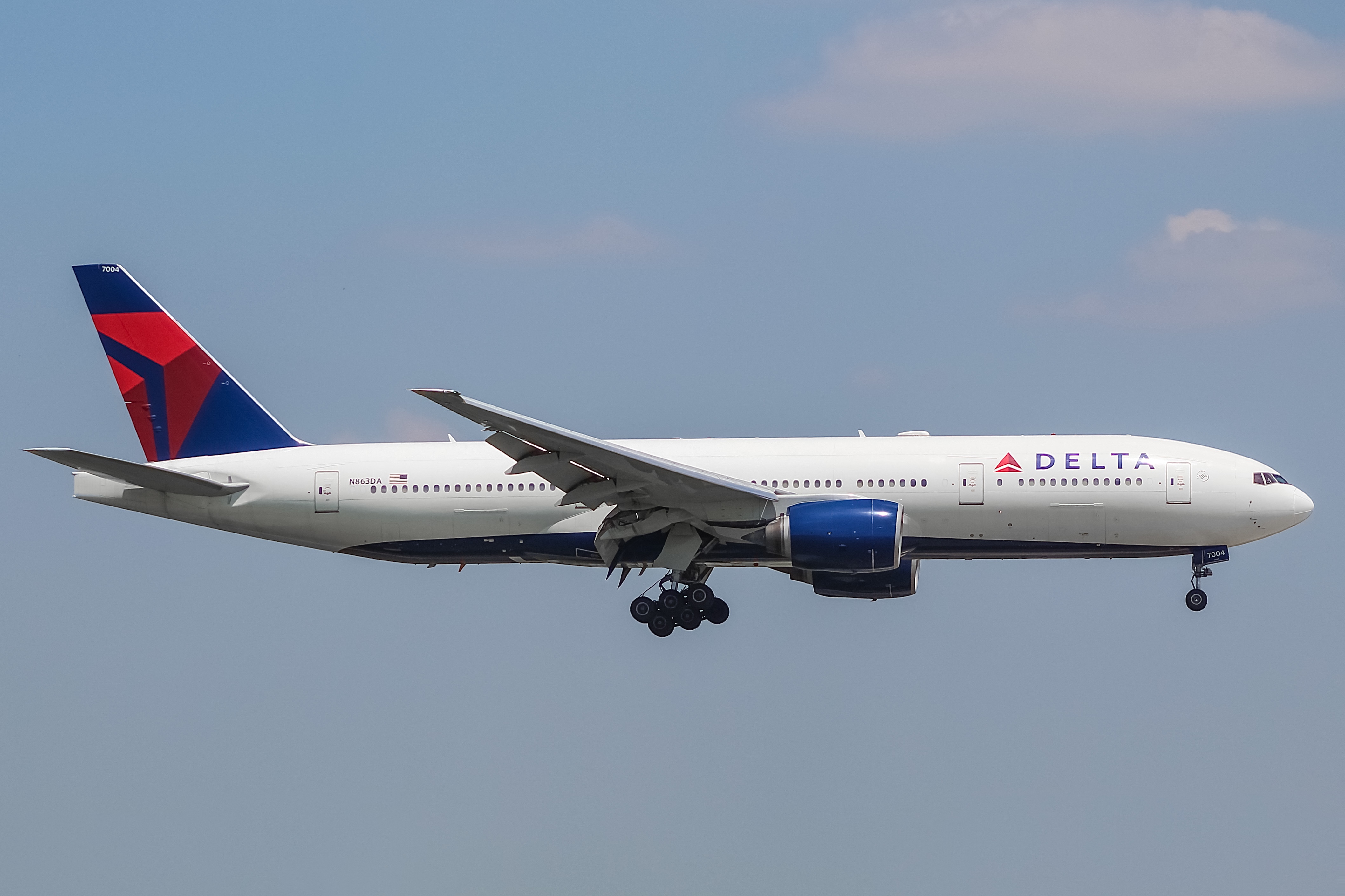 Full size: Delta Airlines Boeing 777-200ER N863DA at Chicago O'Hare International Airport