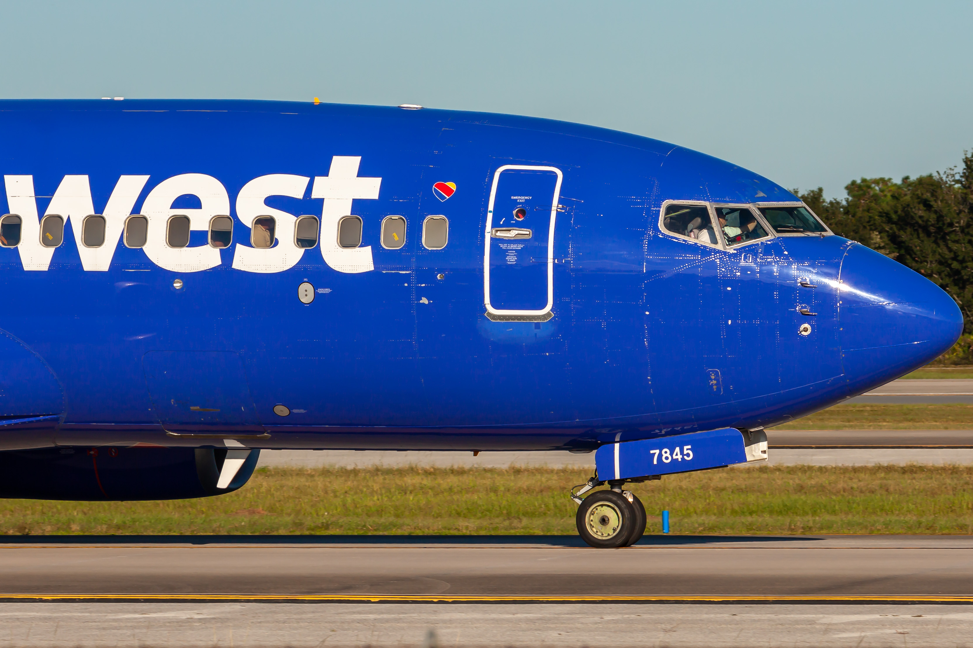 Full size: Southwest Airlines Boeing 737-700 N7845A at Orlando International Airport