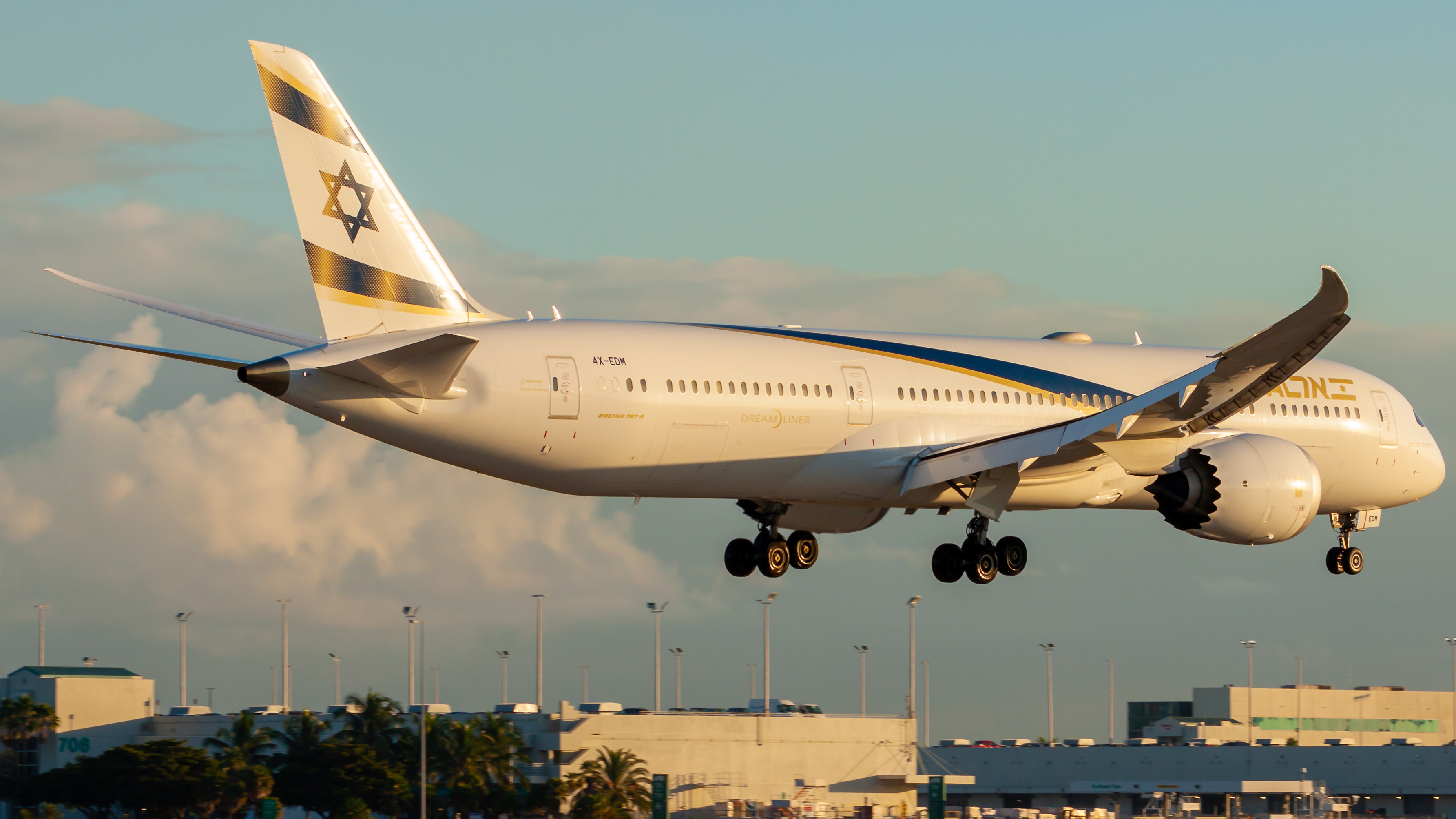 Full size: El Al Boeing 787-9 4X-EDM at Miami International Airport