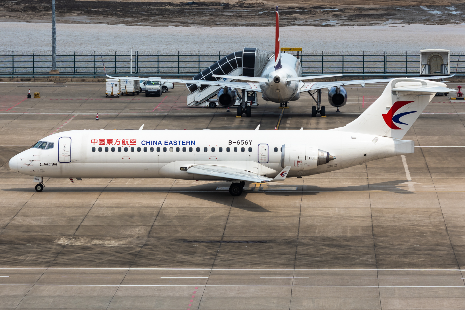Full size: China Eastern Airlines COMAC ARJ21 B-656Y at Macau International Airport