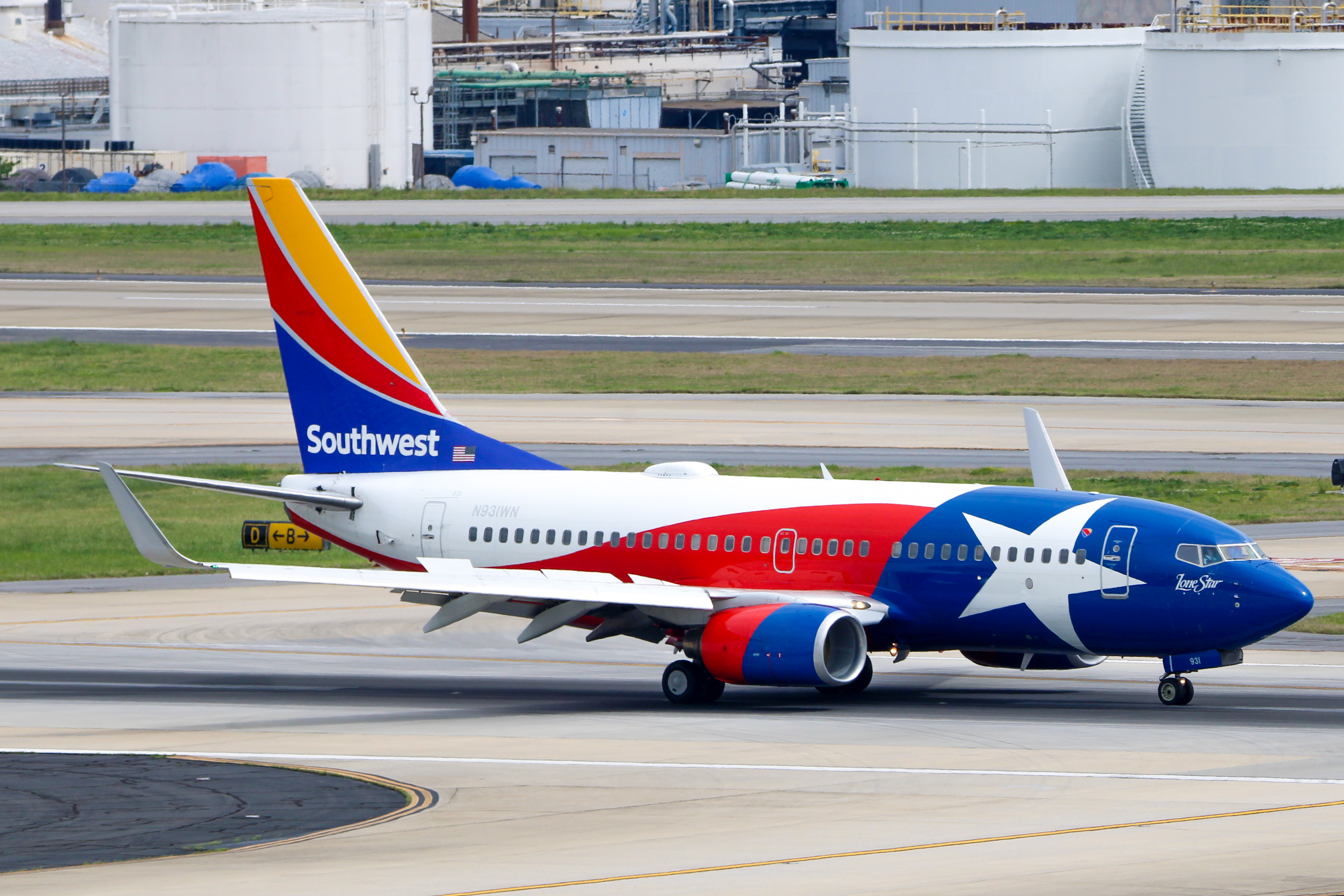 Full size: Southwest Boeing 737-700 N931WN at Hartsfield-Jackson Atlanta International Airport