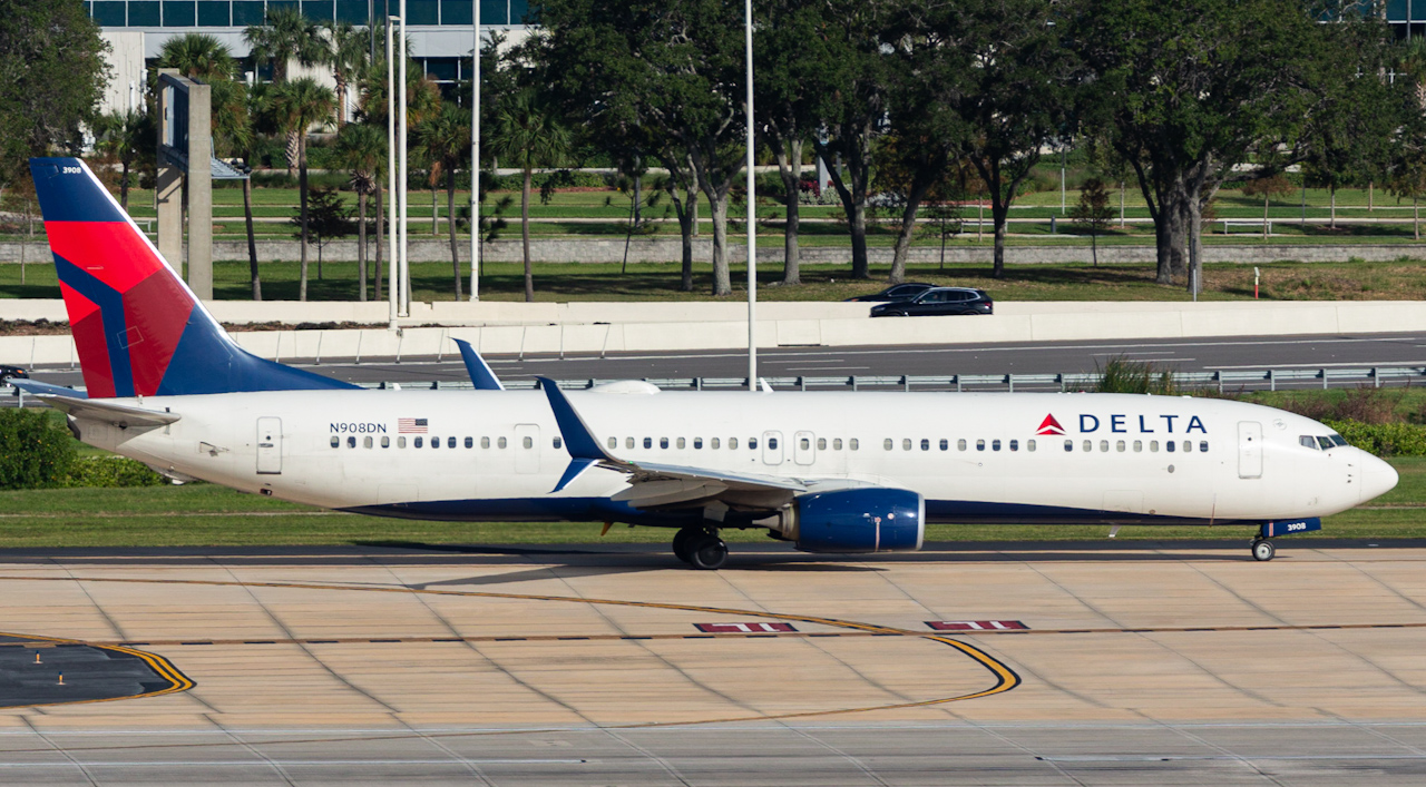 Full size: Delta Airlines Boeing 737-900ER N908DN at Tampa International Airport